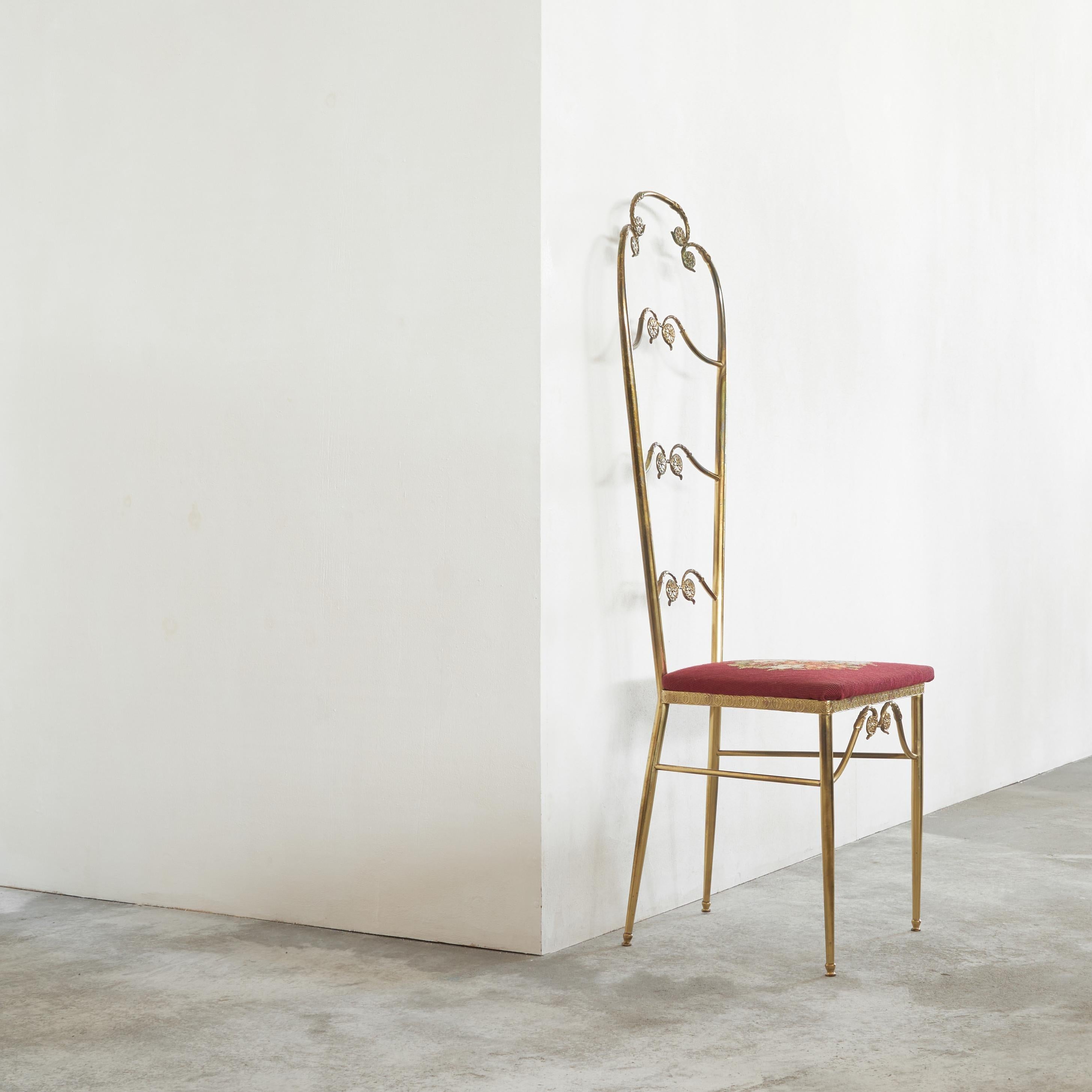 Europeo Sedia Chiavari con schienale alto in ottone e ricamo, anni '60 in vendita