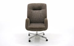 Schreibtischstuhl mit hoher Rückenlehne auf Rollen von Thonet. Unterzeichnet