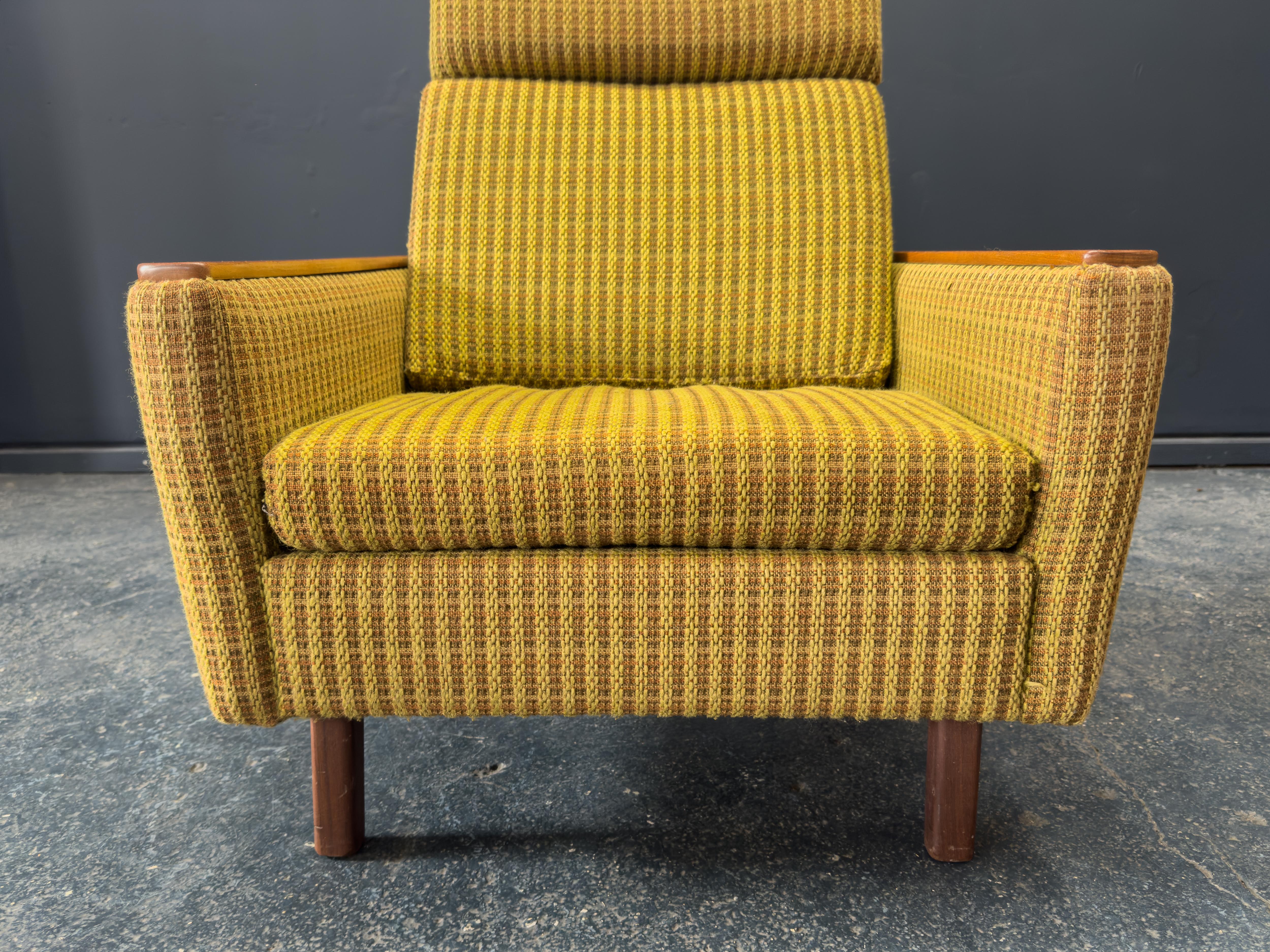 Tissu d'ameublement Fauteuil à haut dossier en teck vert en vente