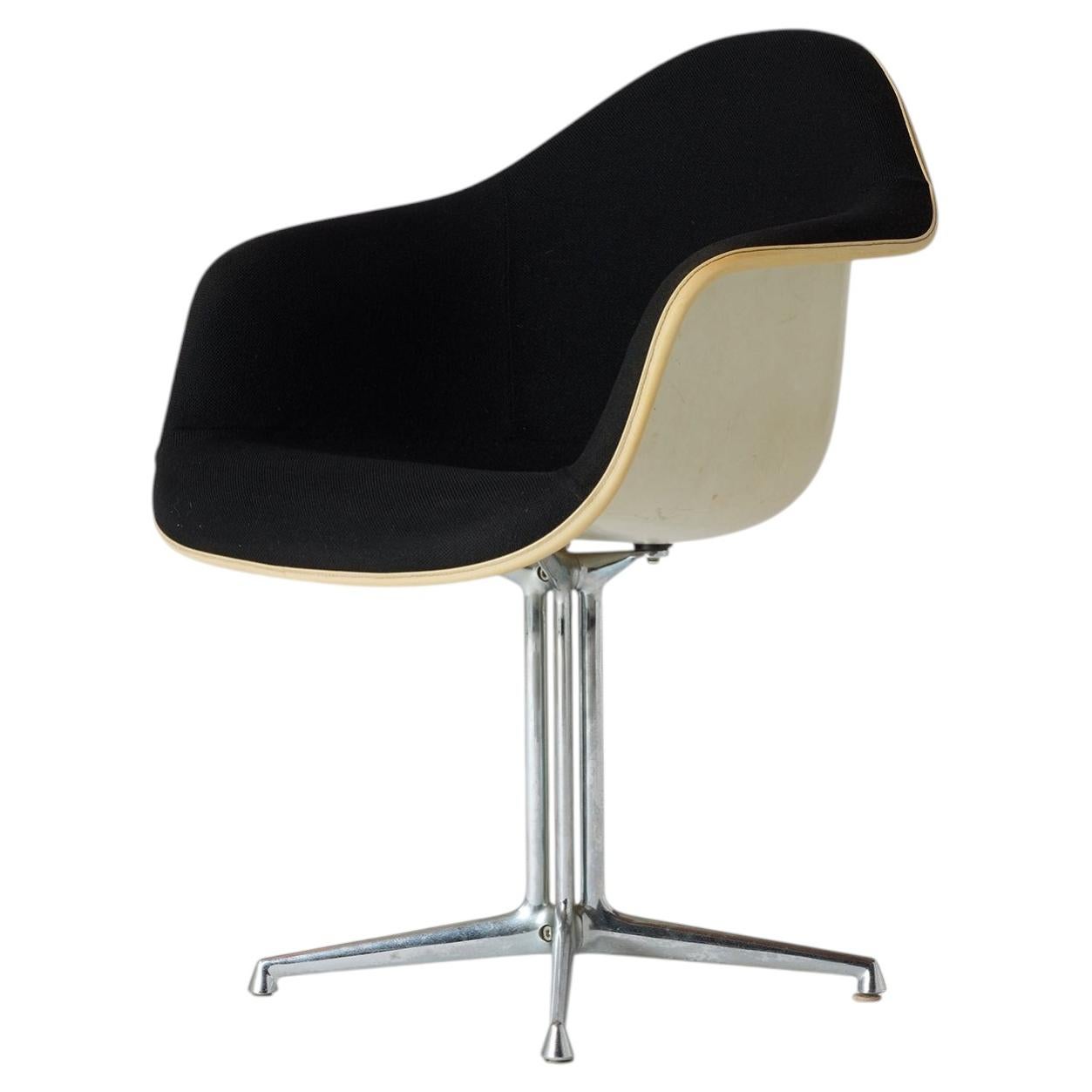 Sedia La Fonda con schienale alto di Charles & Ray Eames per Herman Miller