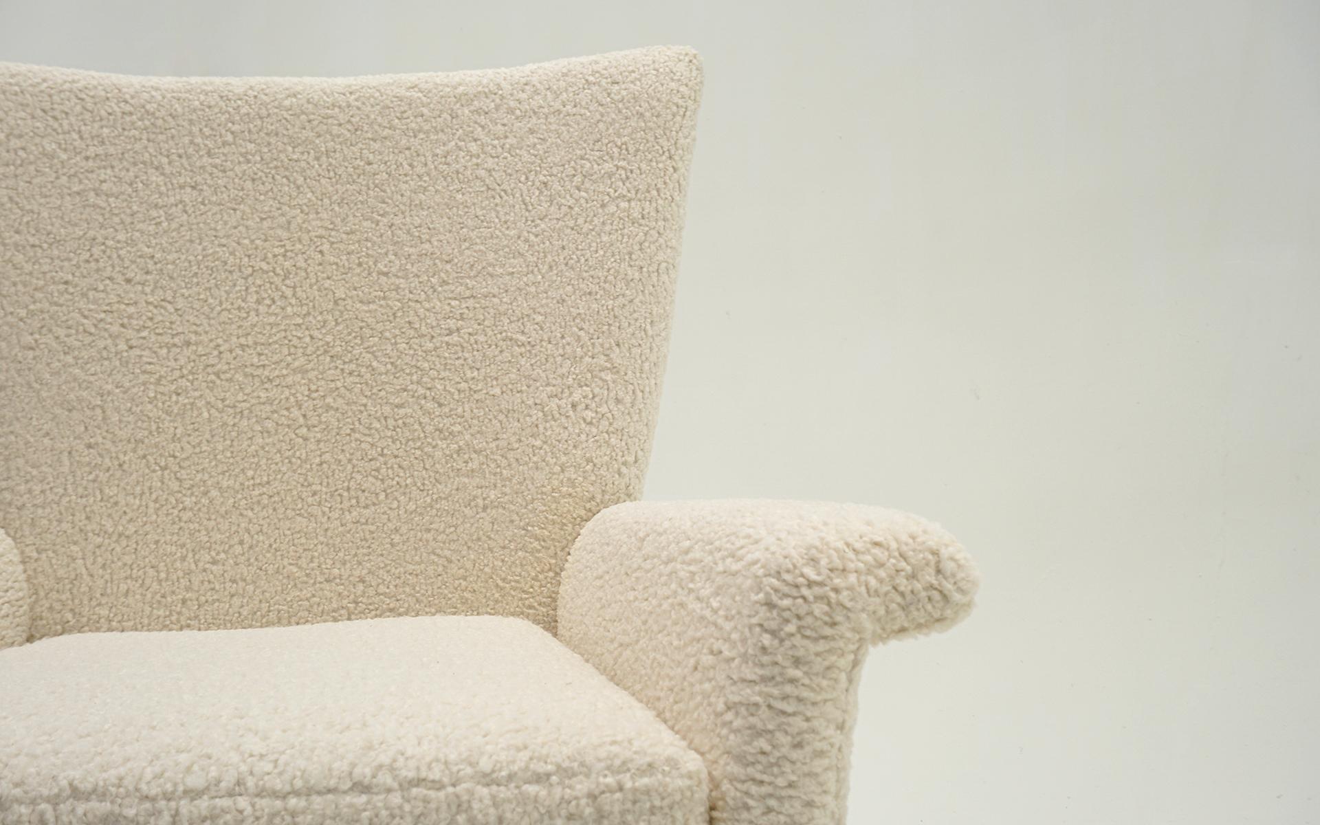 Chaise longue à dossier haut par Paul McCobb. Restauré par des experts en bouclier blanc cassé. en vente 1