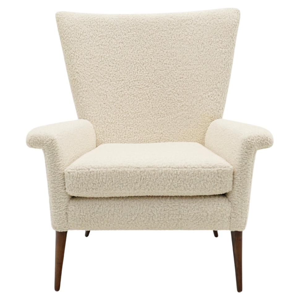 Chaise longue à dossier haut par Paul McCobb. Restauré par des experts en bouclier blanc cassé. en vente
