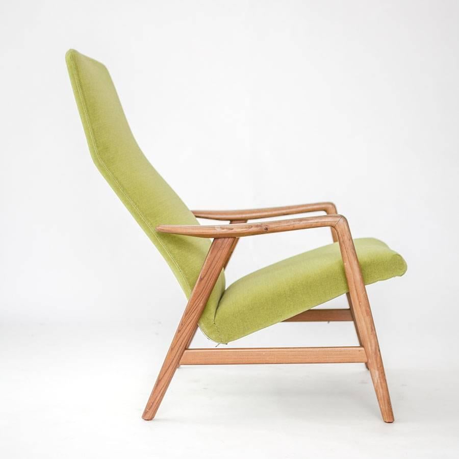 Mid-Century Modern High Back Lounge Chair in Teak, Upholstered in Green Kwadrat Fabric For Sale