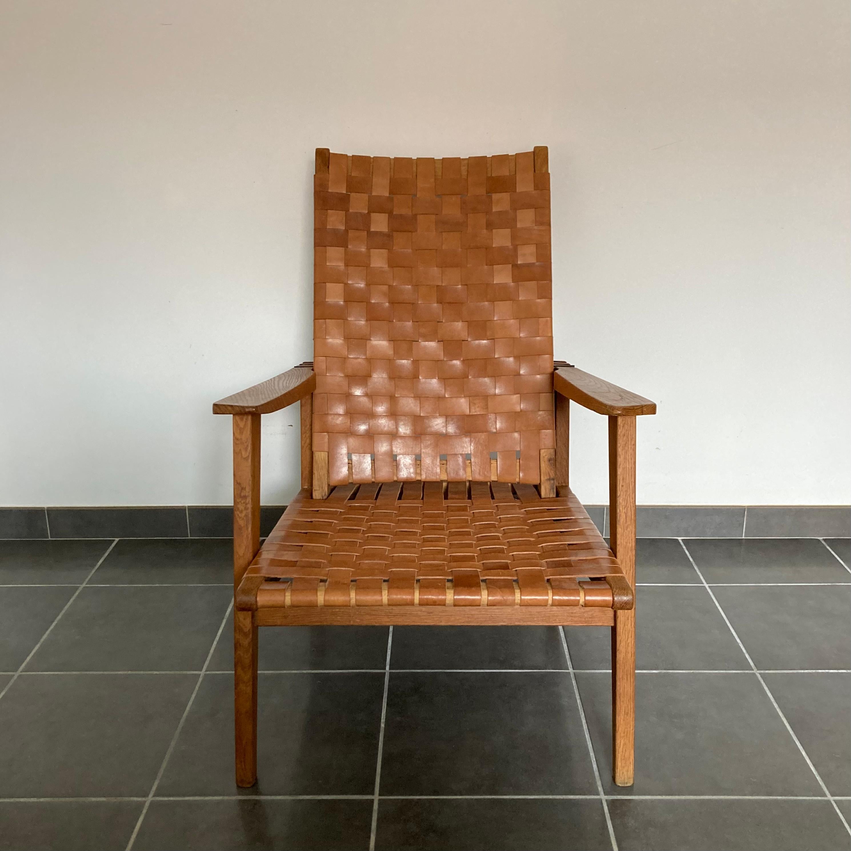 High Back Lounge Chair, Leather Webbed & Solid Oak Wood in the Style of J. Risom In Good Condition For Sale In La Teste De Buch, FR