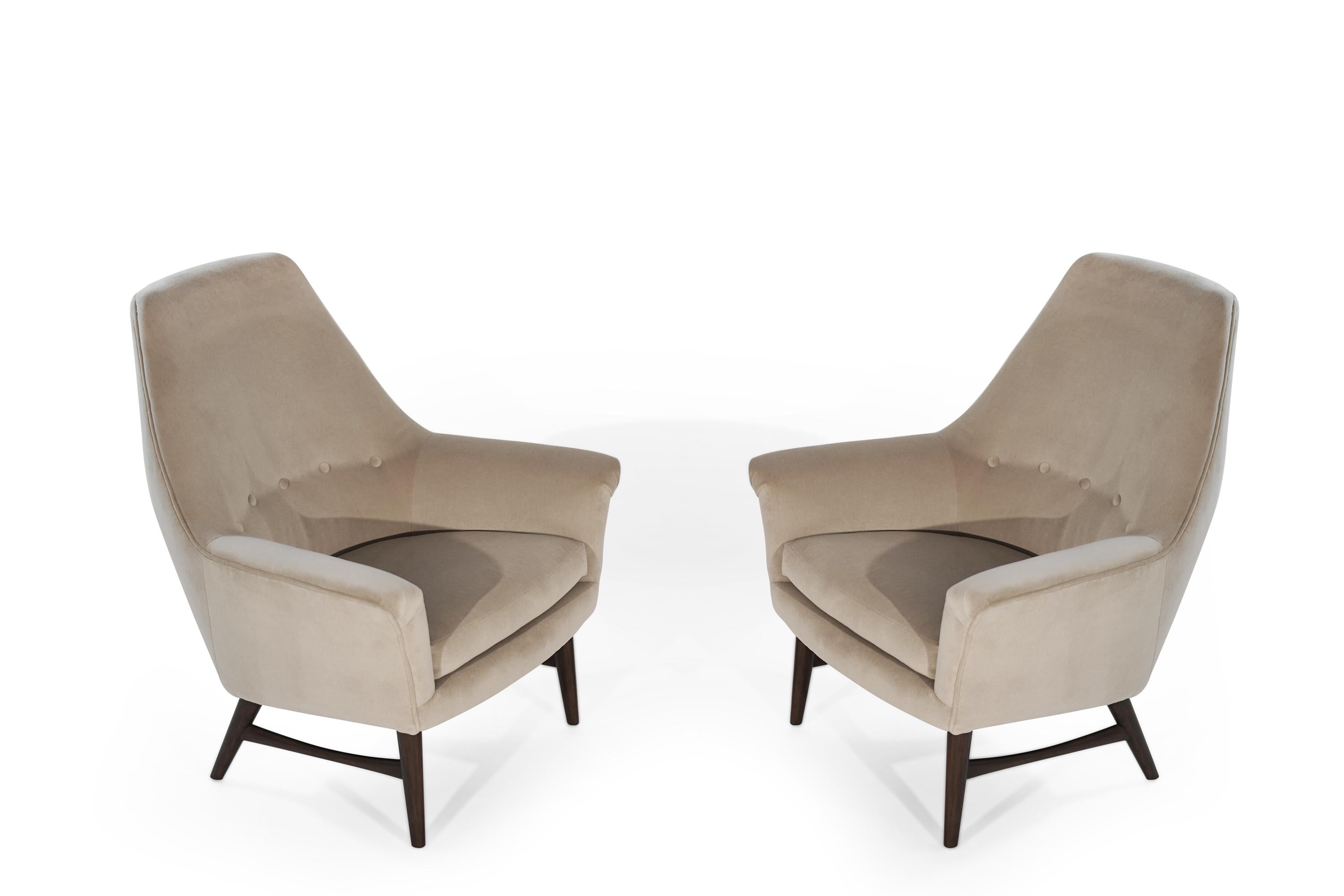Set of Scandinavian-Modern high-back lounge chairs designed by Oscar Langlo for P.I. Langlos Fabrikker AS Stranda Furniture, circa 1950s. 
Newly upholstered in natural alpaca velvet by Holly Hunt. Sculptural walnut bases fully restored.