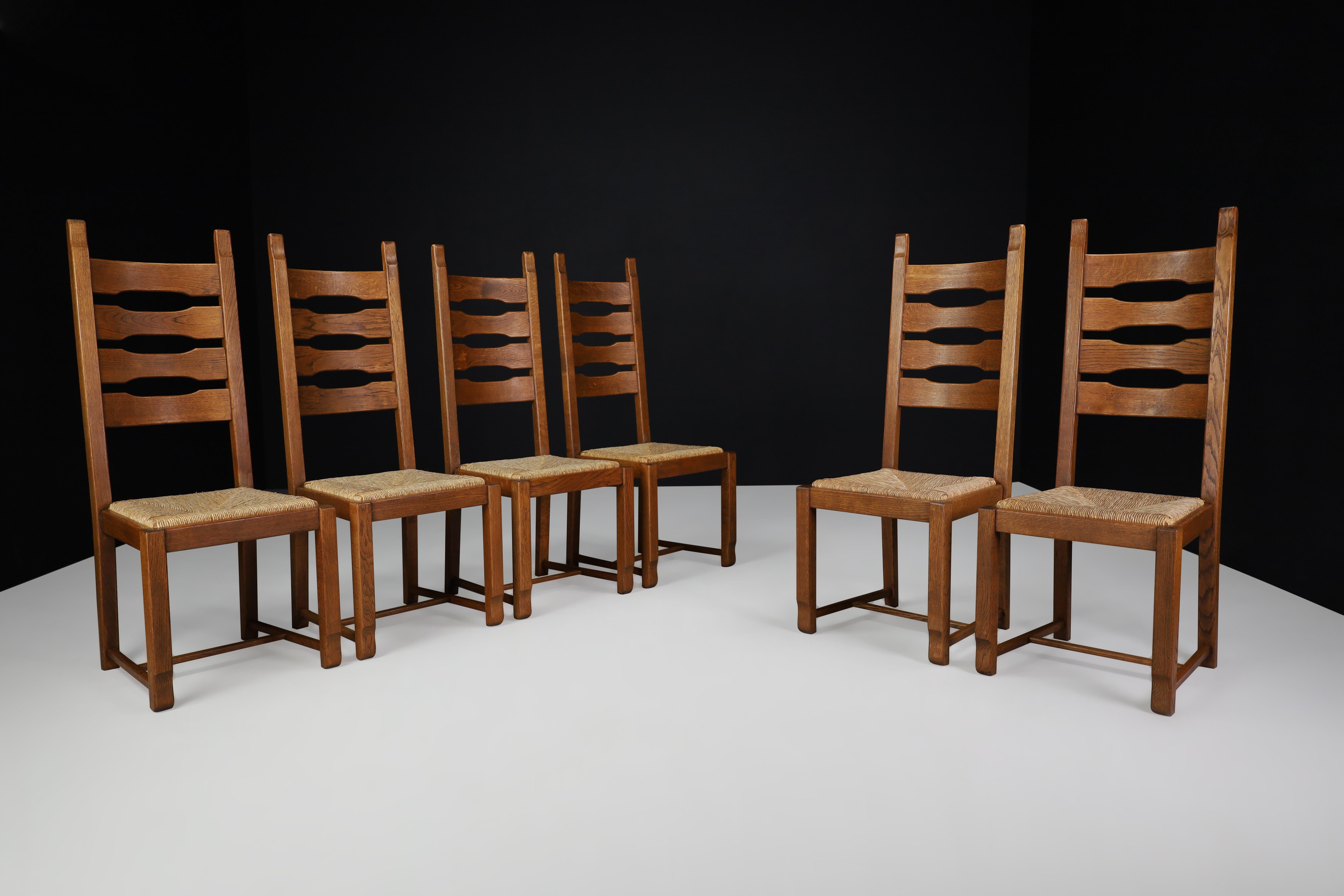 High back oak and rush dining chairs, France, 1960s 

Set of six high back oak and rush dining chairs, France, 1960s. These chairs are made entirely of oakwood and rush. They are in excellent original condition. The color of the wood is very warm