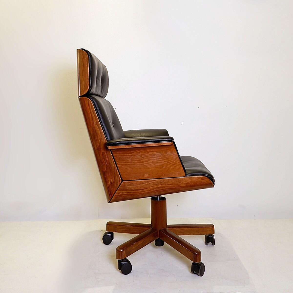 High quality and very comfortable office chair.