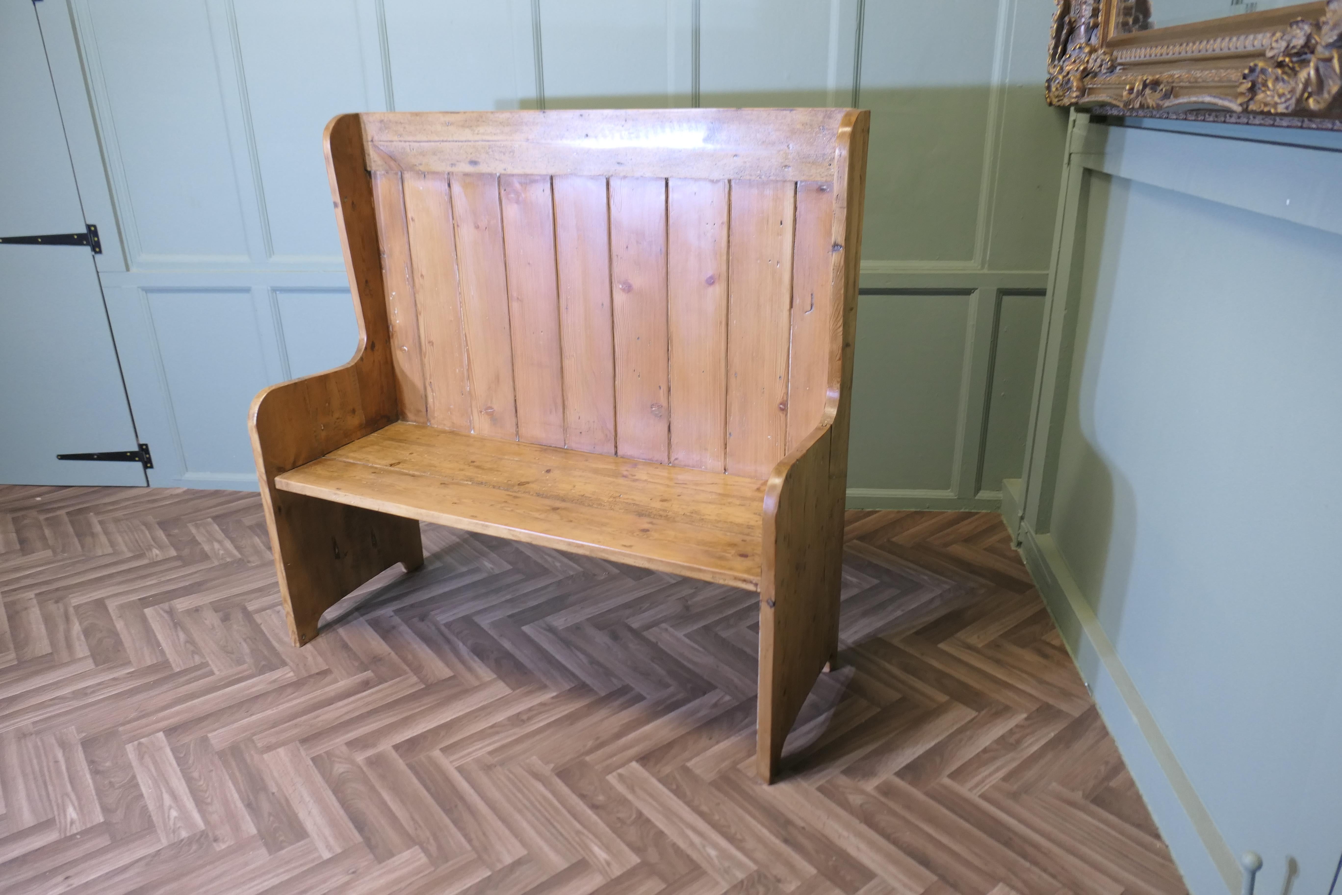Rustique High Back Pine Settle, Fireside Pub Bench en vente