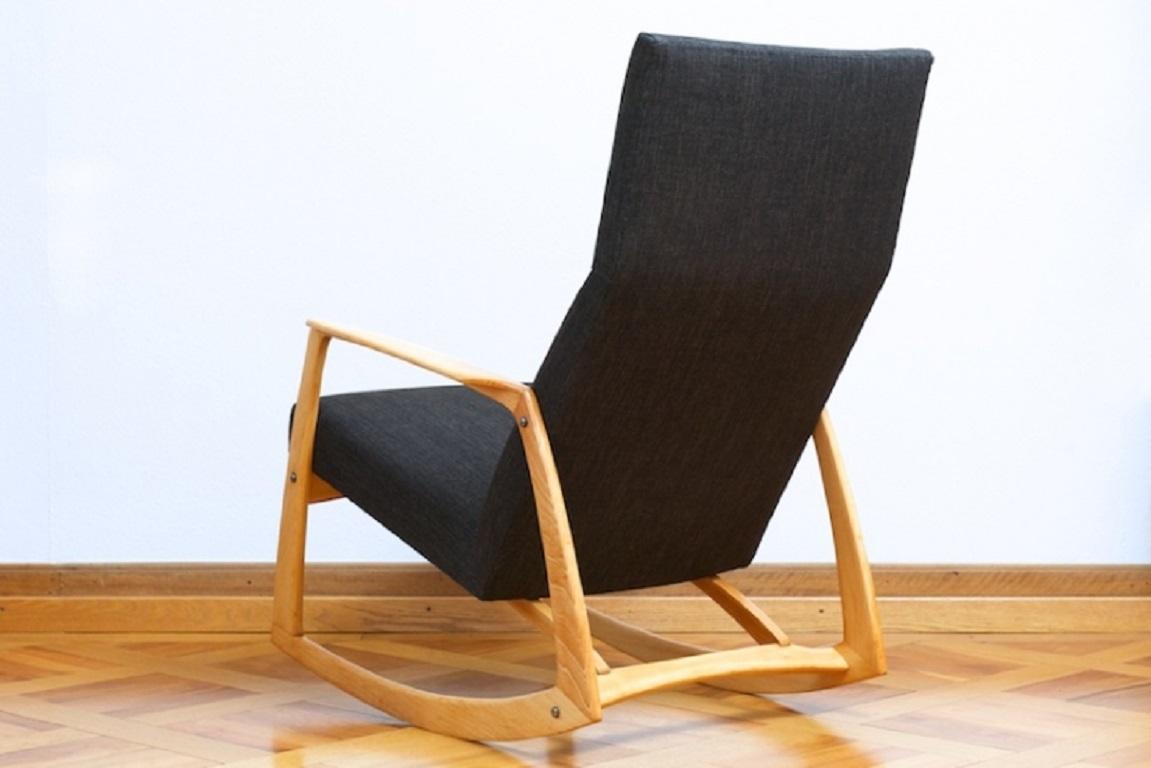 High-Back Rocking Chair Rocker by Hans Wegner, 1960s In Good Condition For Sale In Zurich, Zurich