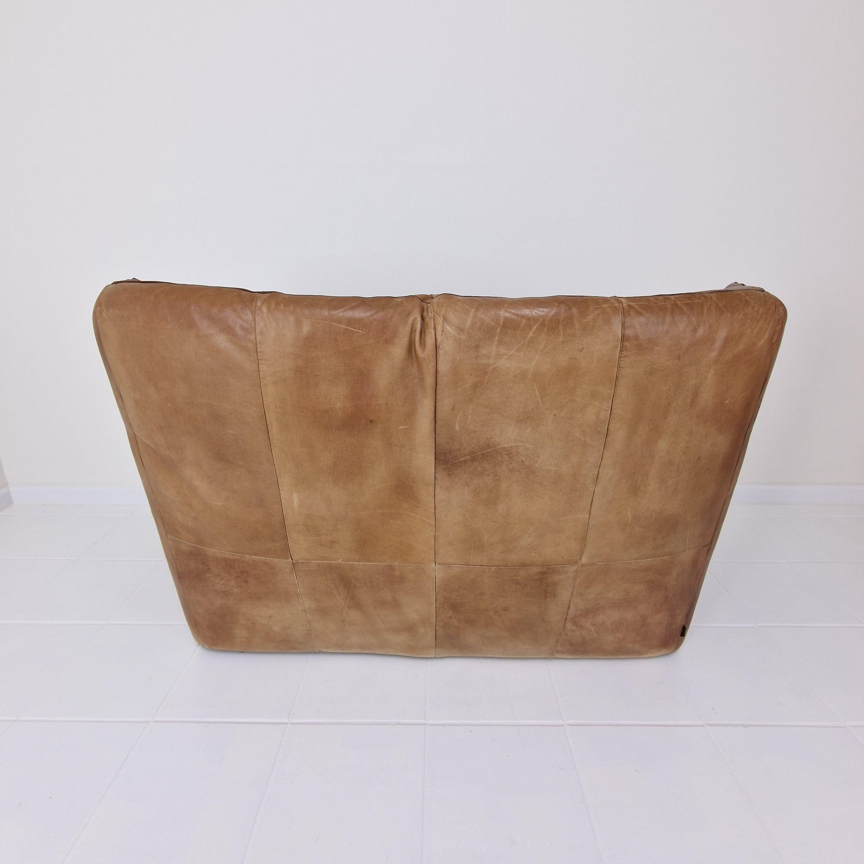 Sofá de respaldo alto de Gerard Van Den Berg para Montis en cuero coñac, años 80 en venta 4
