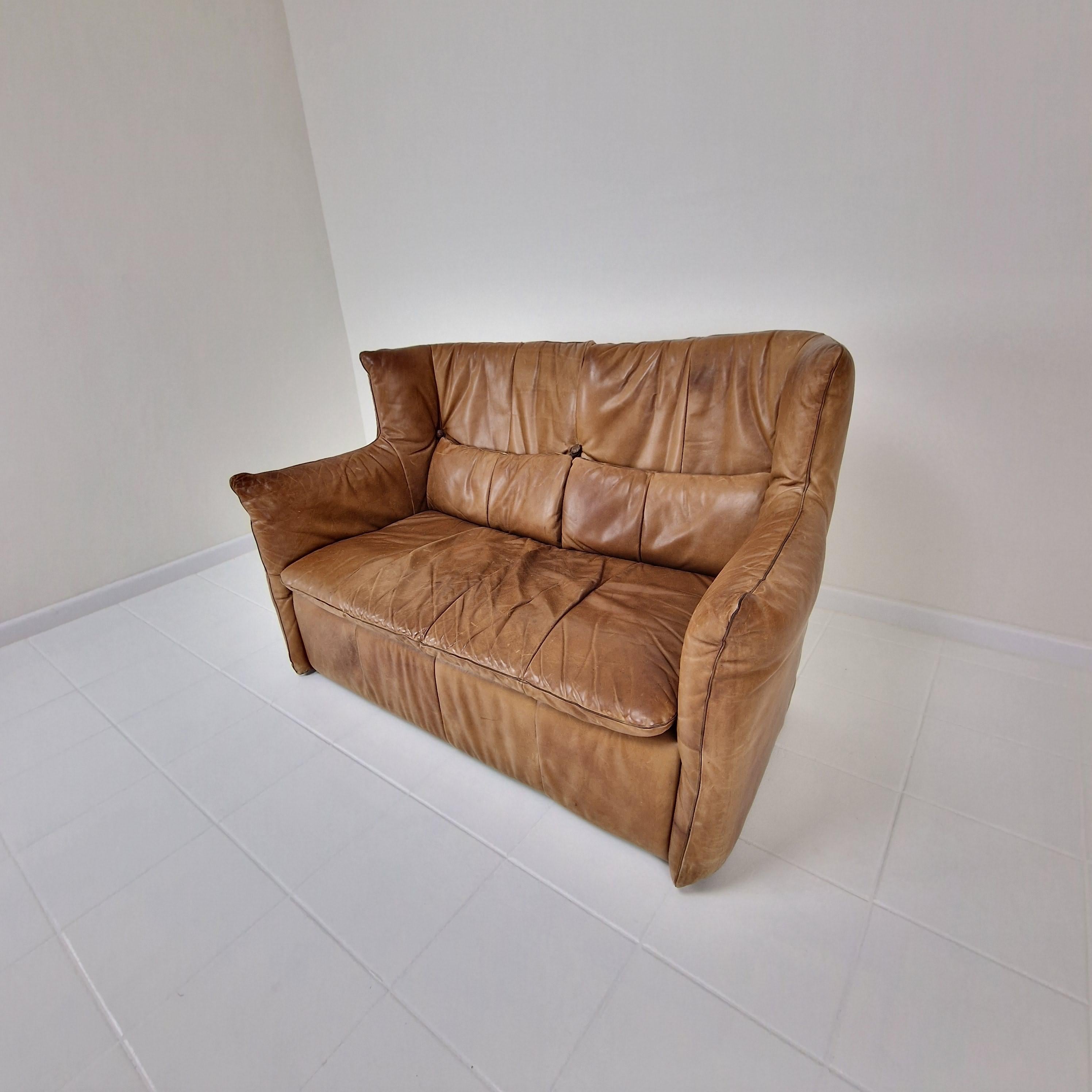 Sofá de respaldo alto de Gerard Van Den Berg para Montis en cuero coñac, años 80 Moderno en venta