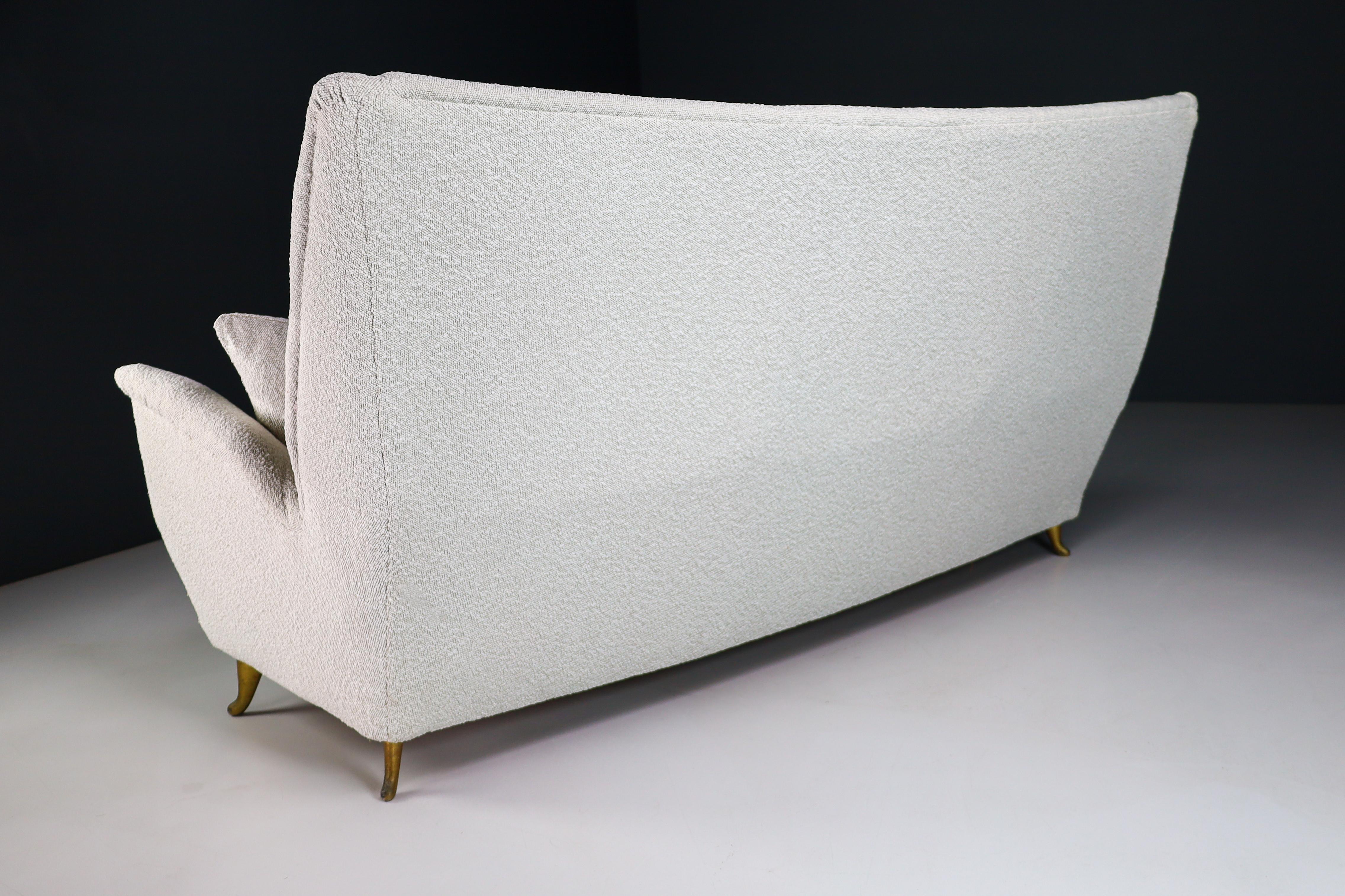 High Back Sofa By Gio Ponti For ISA Bergamo in Bouclé Fabric Upholstery 1950s For Sale 3