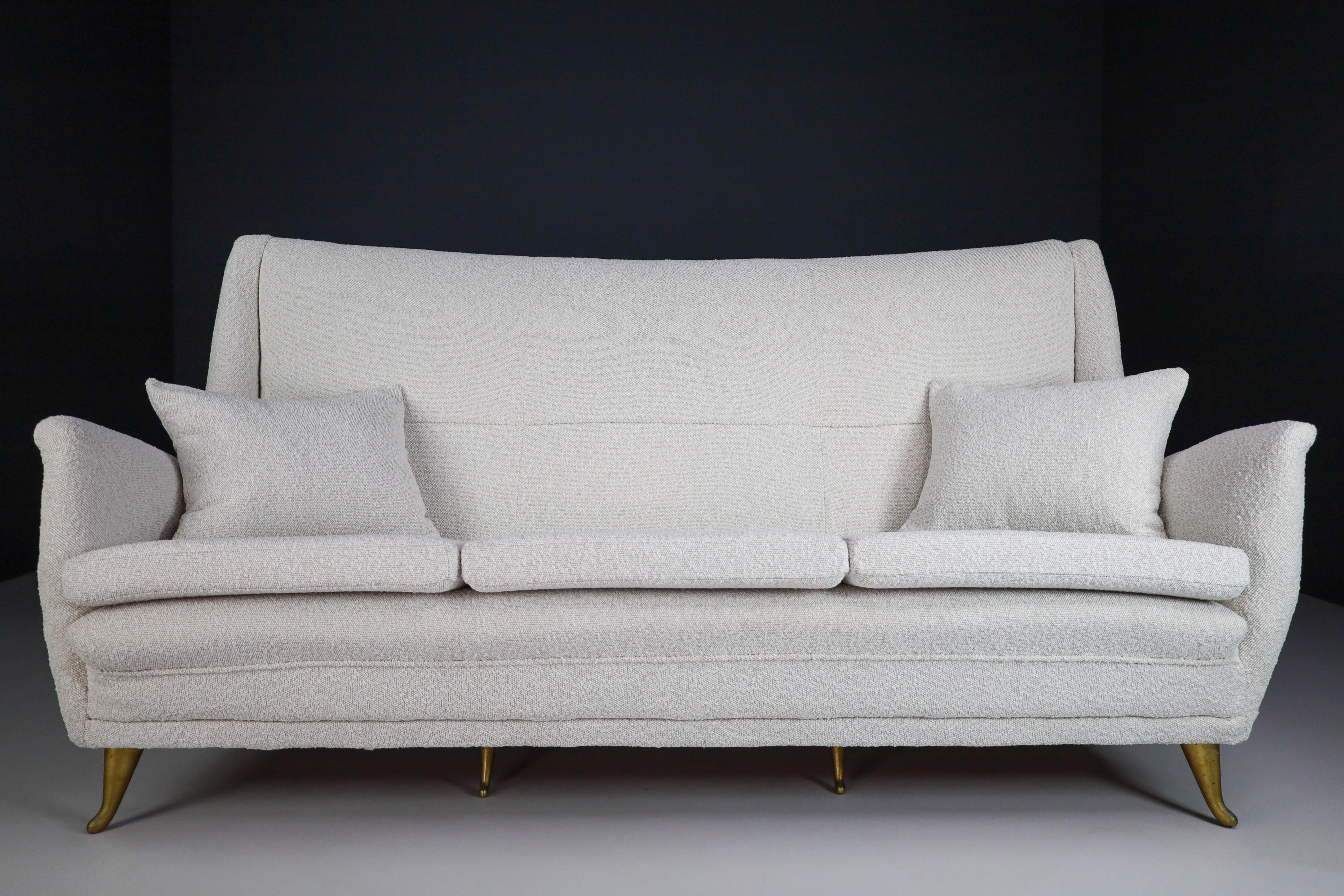 High Back Sofa By Gio Ponti For ISA Bergamo in Bouclé Fabric Upholstery 1950s For Sale 6