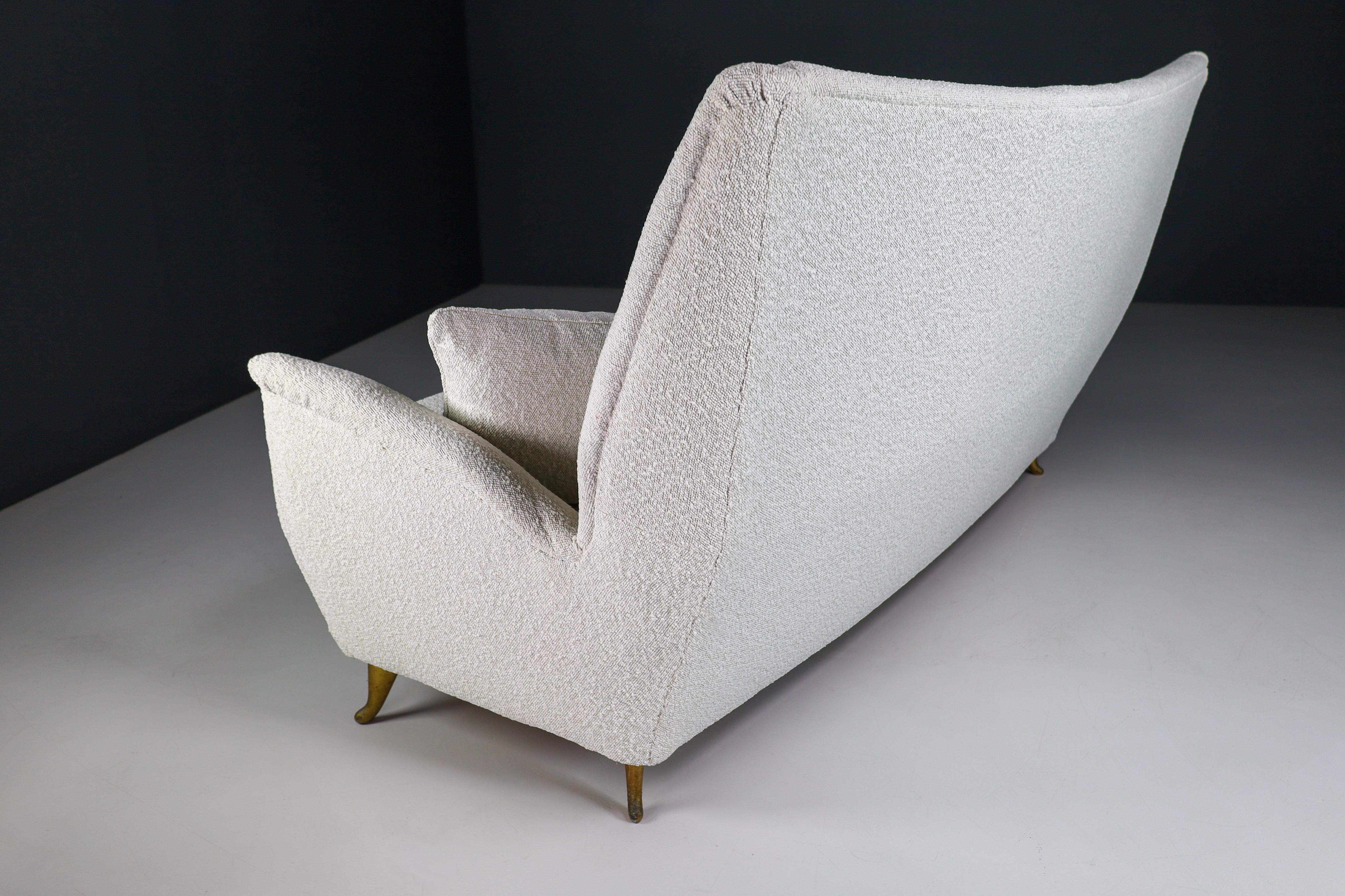 High Back Sofa By Gio Ponti For ISA Bergamo in Bouclé Fabric Upholstery 1950s For Sale 7