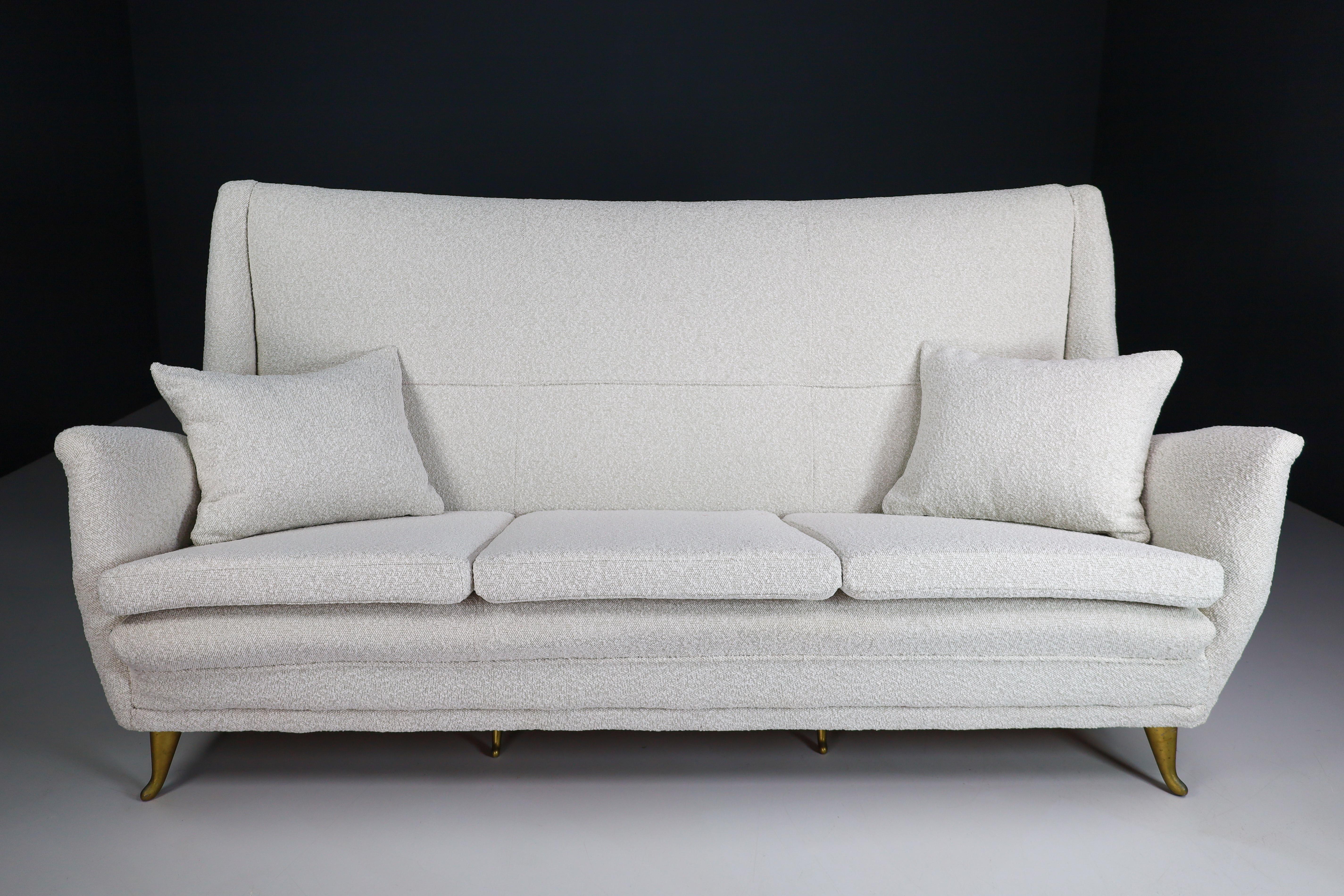 High Back Sofa By Gio Ponti For ISA Bergamo in Bouclé Fabric Upholstery 1950s For Sale 8