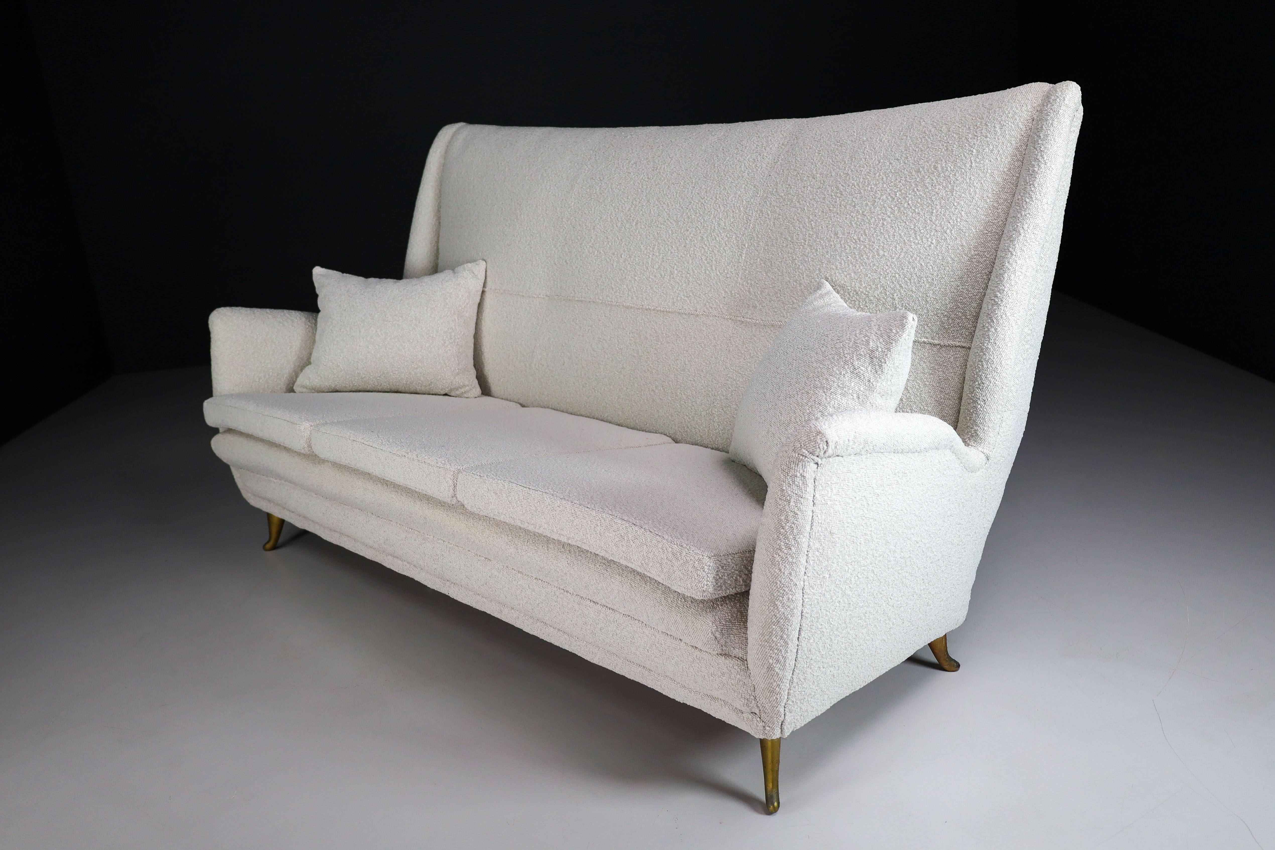 High Back Sofa By Gio Ponti For ISA Bergamo in Bouclé Fabric Upholstery 1950s For Sale 1