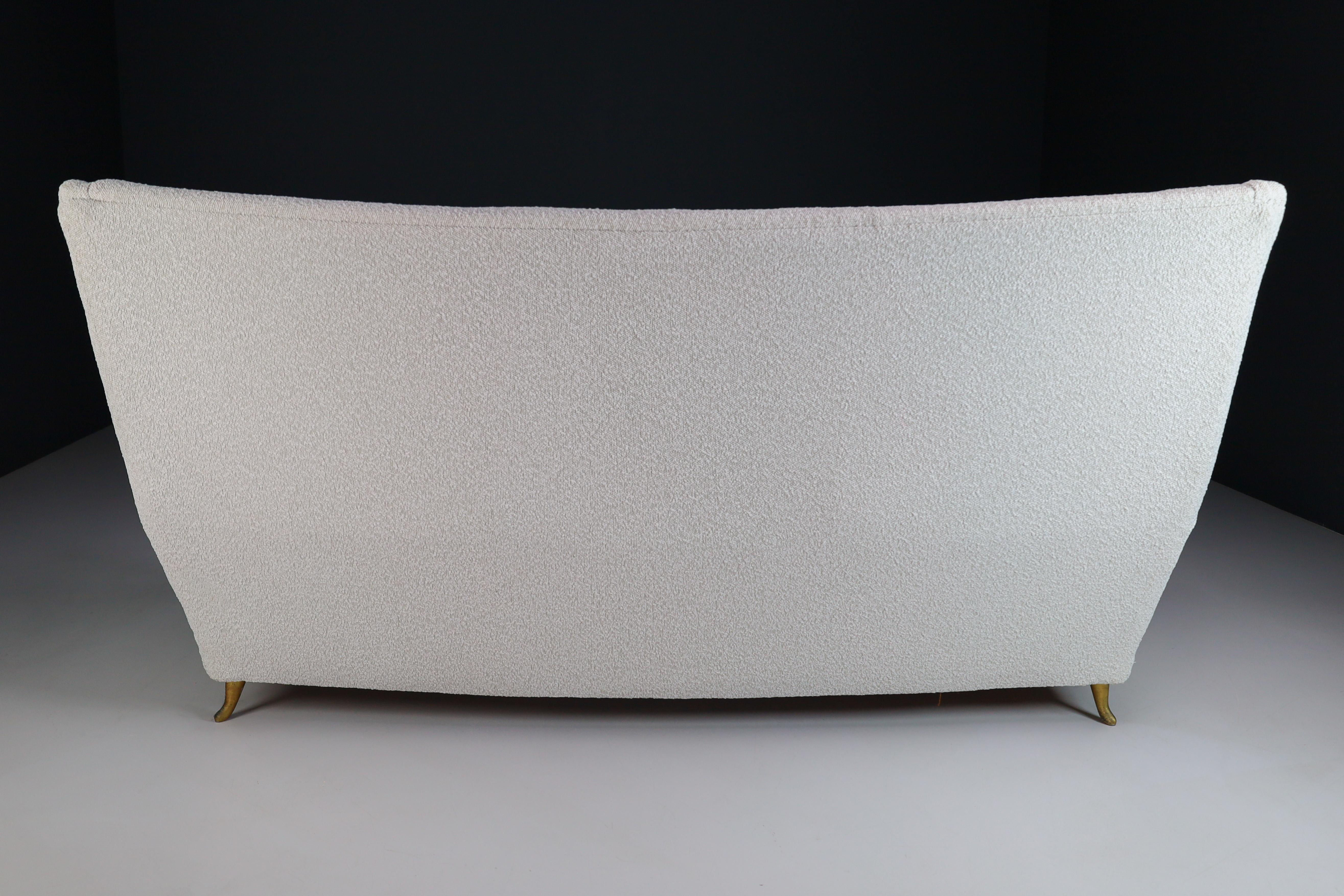 High Back Sofa By Gio Ponti For ISA Bergamo in Bouclé Fabric Upholstery 1950s For Sale 2