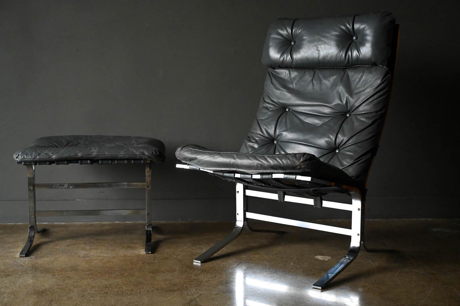 Norwegian High Back Steel Frame Siesta Chair in Grey Leather, circa 1970 For Sale
