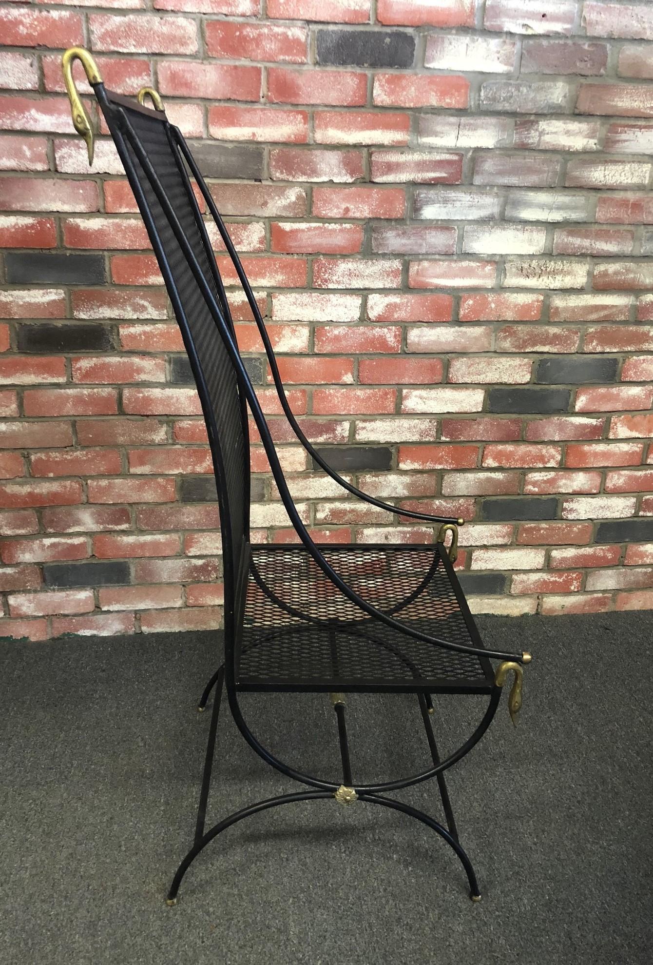 Mid-Century moderno Sedia da giardino con schienale alto a testa di cigno in vendita
