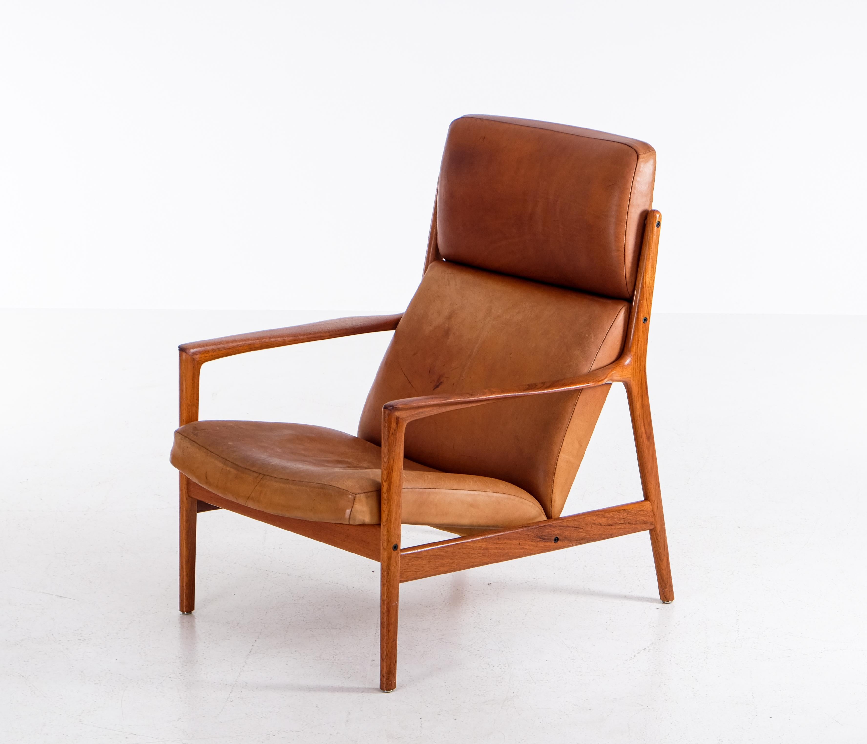 Swedish armchair in teak by Folke Ohlsson for DUX, 1960s. Good original condition.
Recently treated with leather wash and leather conditioner.

 