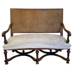 Sofa mit hoher Rückenlehne aus Nussbaumholz. Französisches Werk im Stil von Louis XIII. CIRCA  1880
