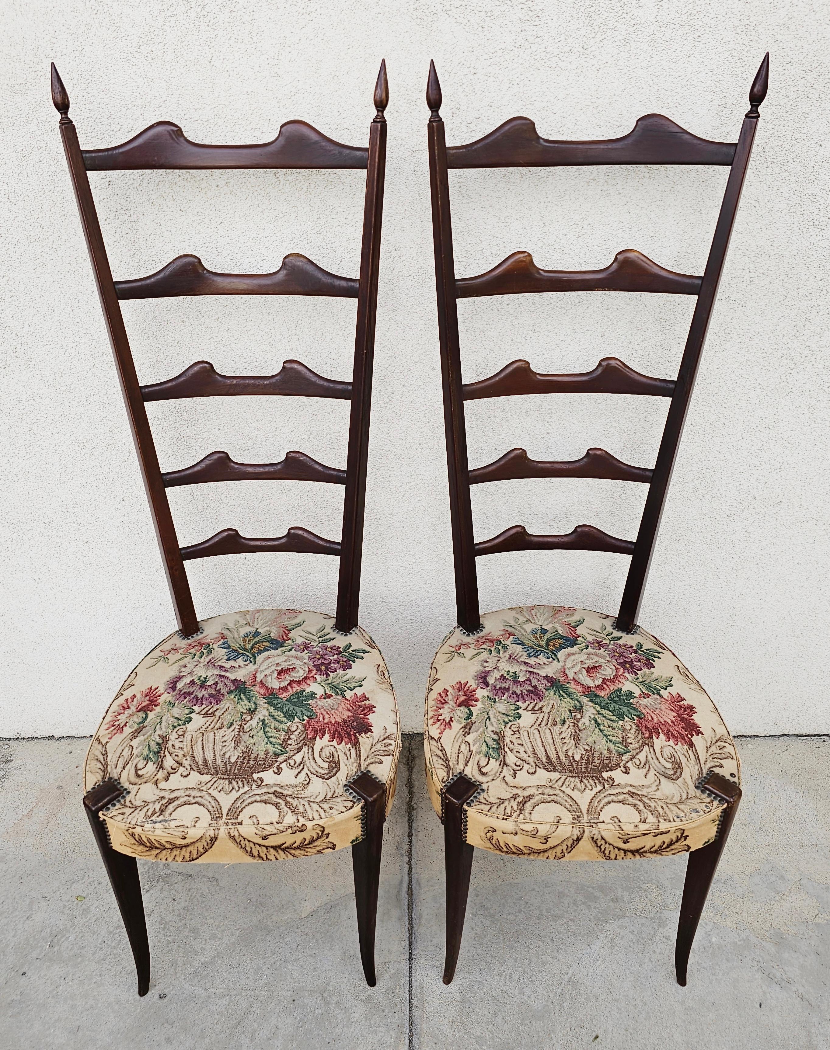 Mid-Century Modern High Backrest Chiavari Chairs done in Mahogany by Paolo Buffa Pair, Italy 1950s For Sale