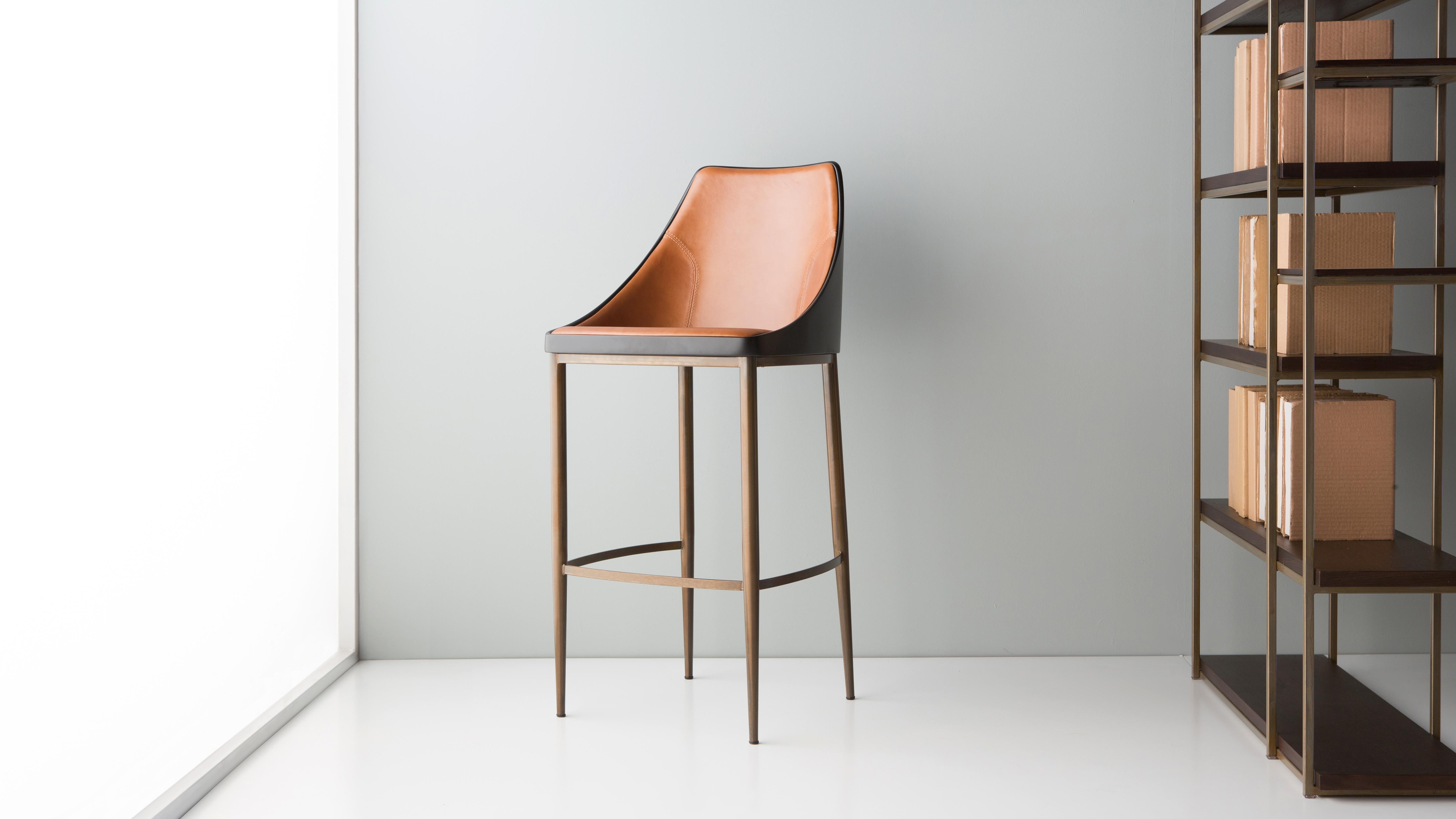 High Bloo Bar Stool by Doimo Brasil
Dimensions: W 50 x D 53 x H 107 cm 
Materials: Veneer, Natural Leather.

Also available in W 50 x D 53 x H 91 cm, Seat Height: 60 cm. 

With the intention of providing good taste and personality, Doimo deciphers