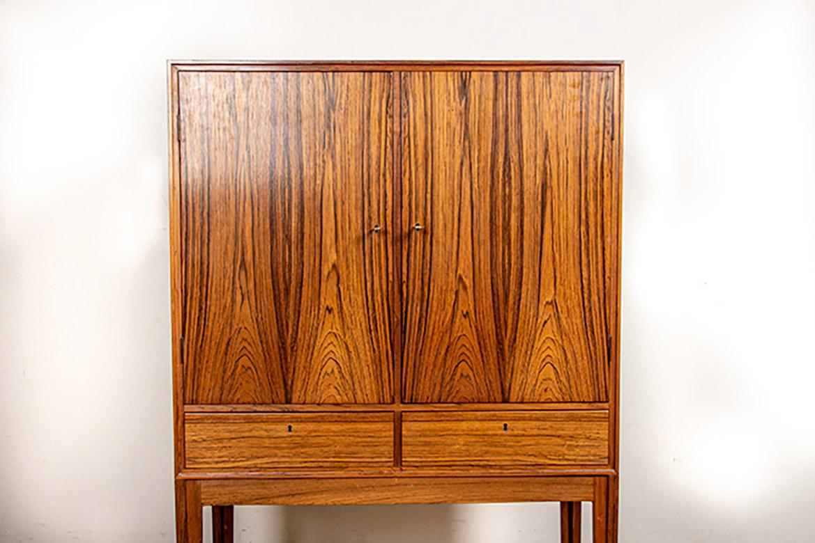 Scandinavian Modern High cabinet, Bar, Danish in rosewood model 6201 by Hans Olsen 1960. For Sale