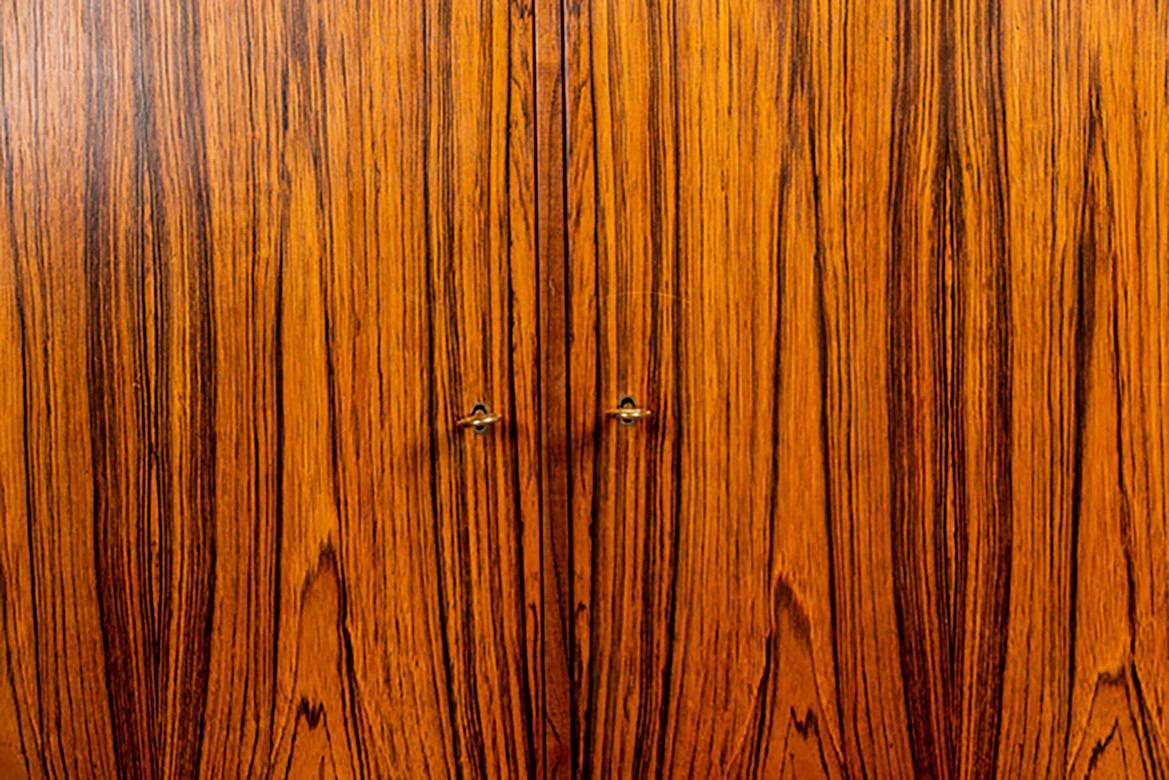 High cabinet, Bar, Danish in rosewood model 6201 by Hans Olsen 1960. In Excellent Condition For Sale In JOINVILLE-LE-PONT, FR