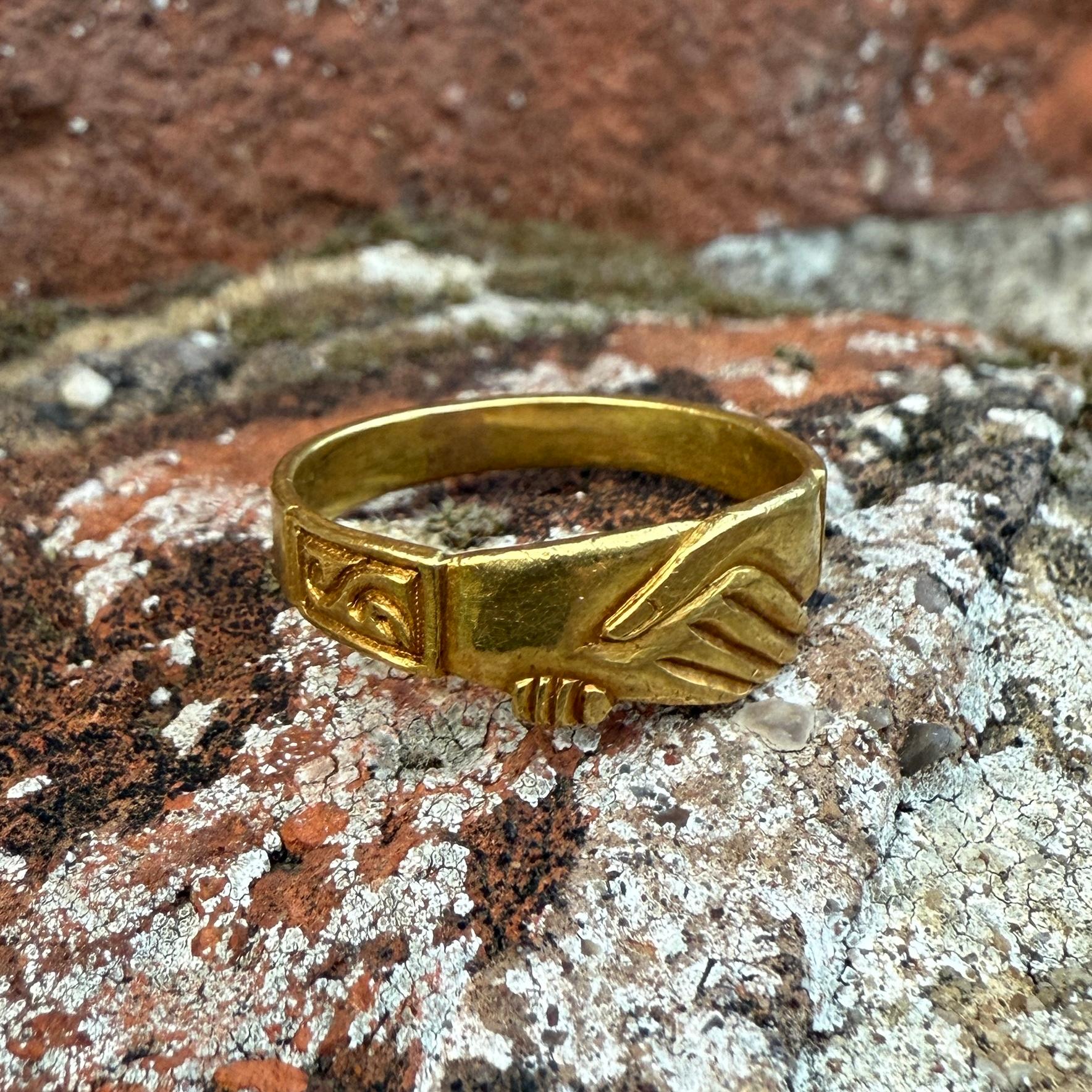 Anello Fede in oro ad alta caratura. Inghilterra o Europa occidentale, XVII-XVIII secolo. in vendita 6