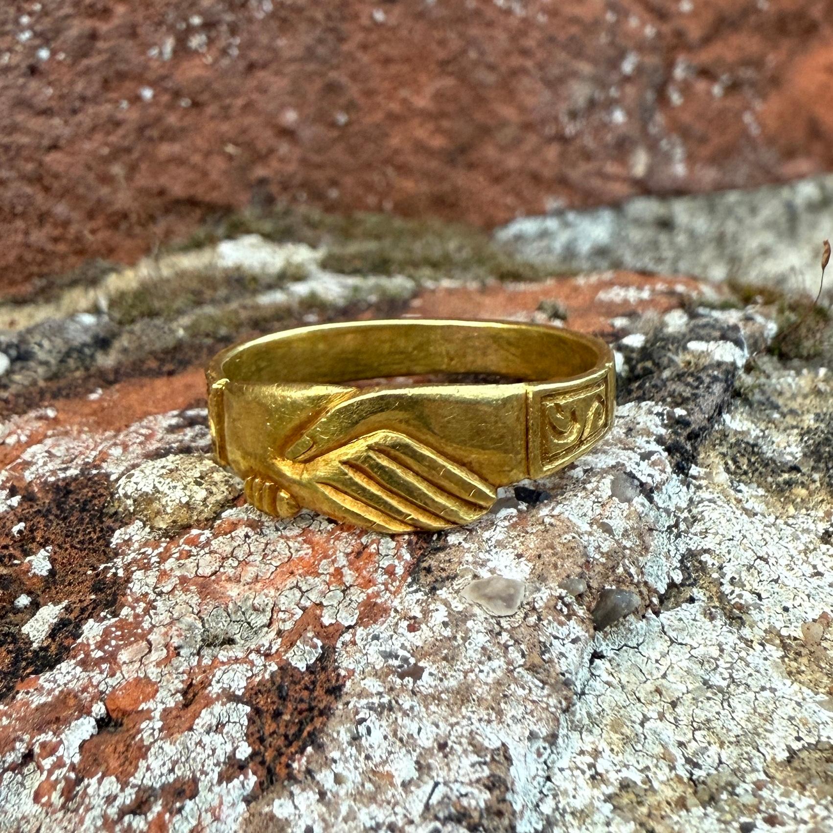 Anello Fede in oro ad alta caratura. Inghilterra o Europa occidentale, XVII-XVIII secolo. in vendita 7