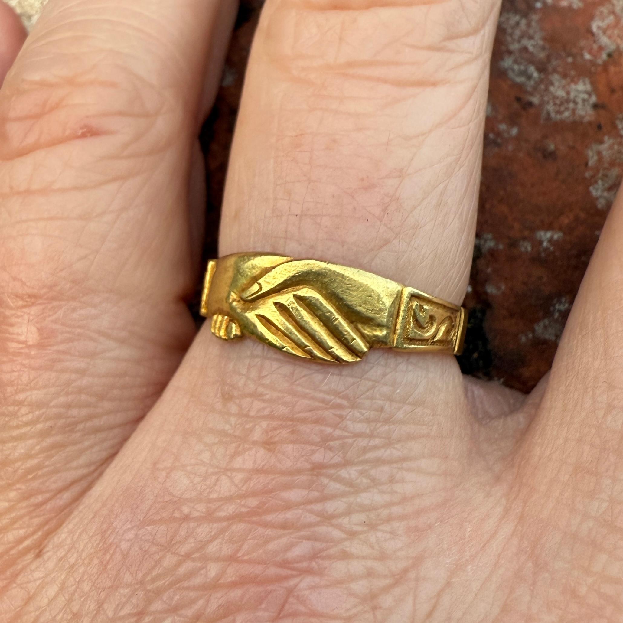 Anello Fede in oro ad alta caratura. Inghilterra o Europa occidentale, XVII-XVIII secolo. in vendita 10