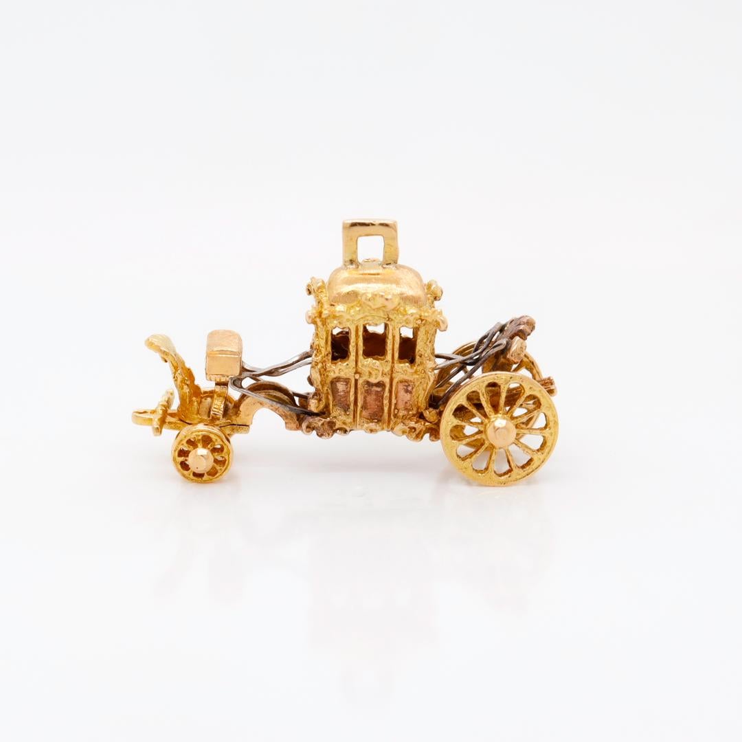 Hochkarätiger goldener Pferdewagen- oder Stagecoach-Charm für ein Armband aus Gold im Zustand „Gut“ im Angebot in Philadelphia, PA