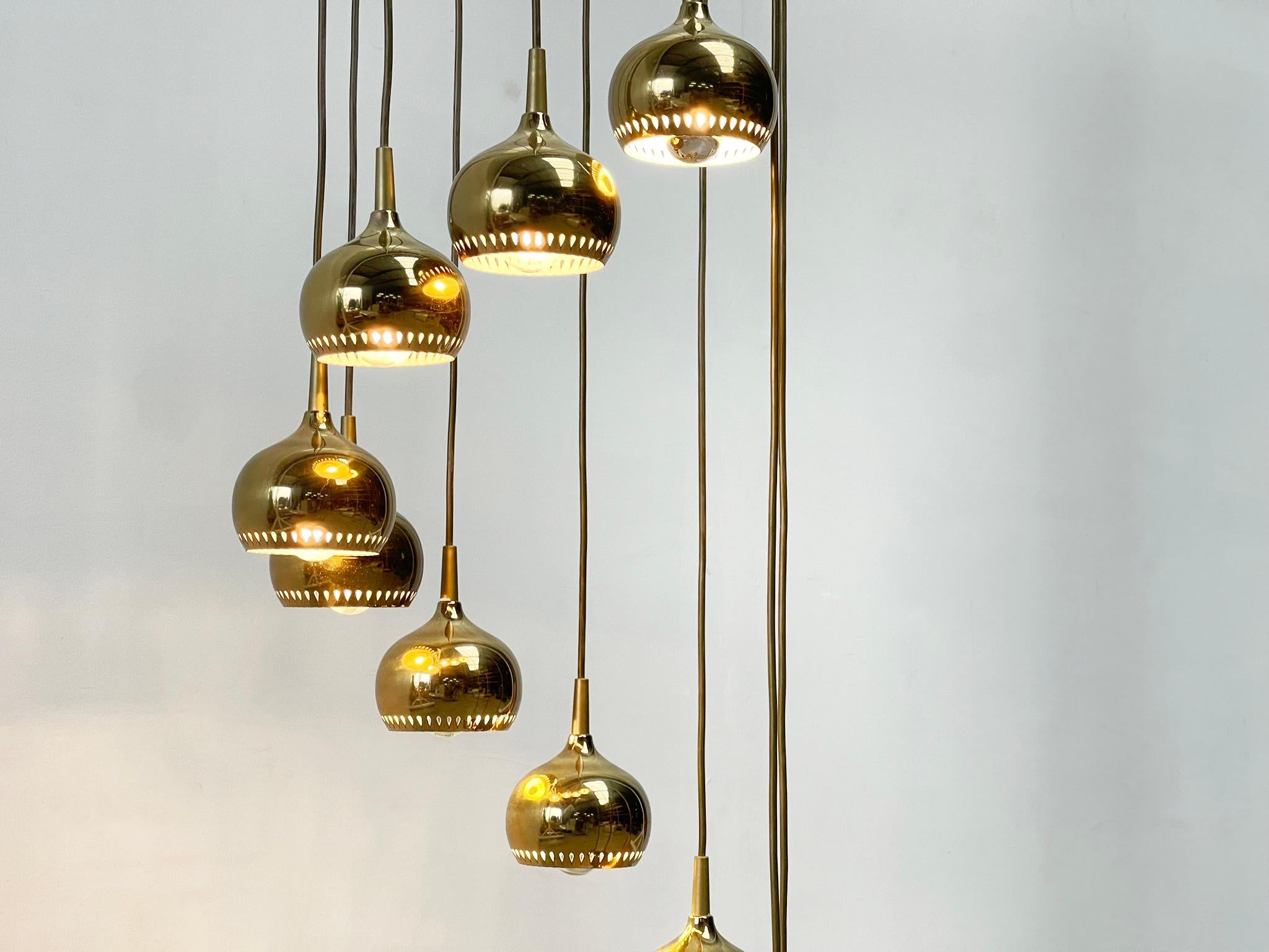 Late 20th Century High ceiling brass chandelier For Sale