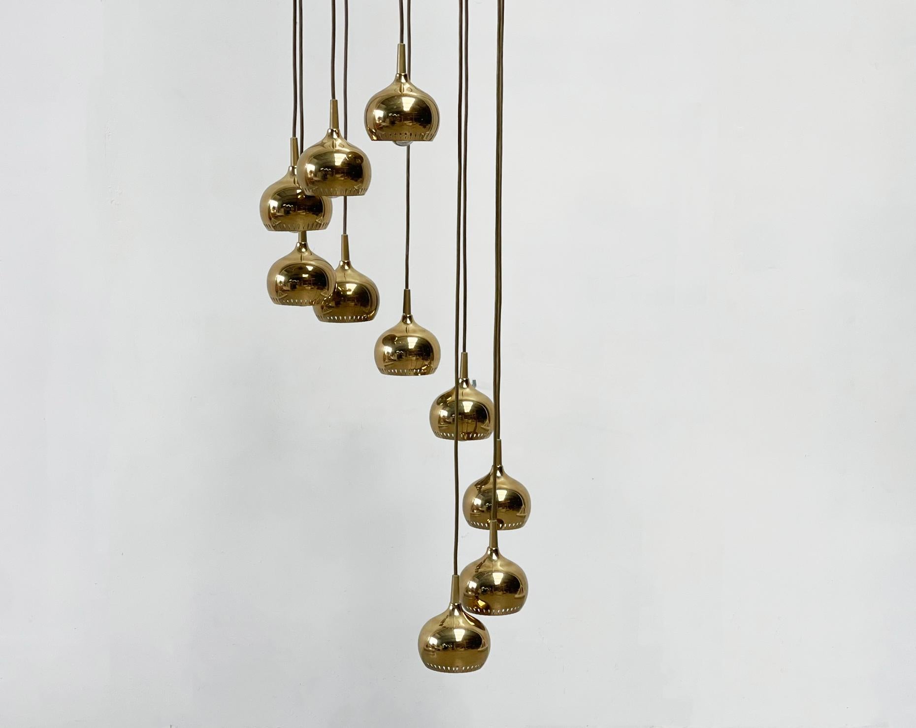 High ceiling brass chandelier For Sale 2