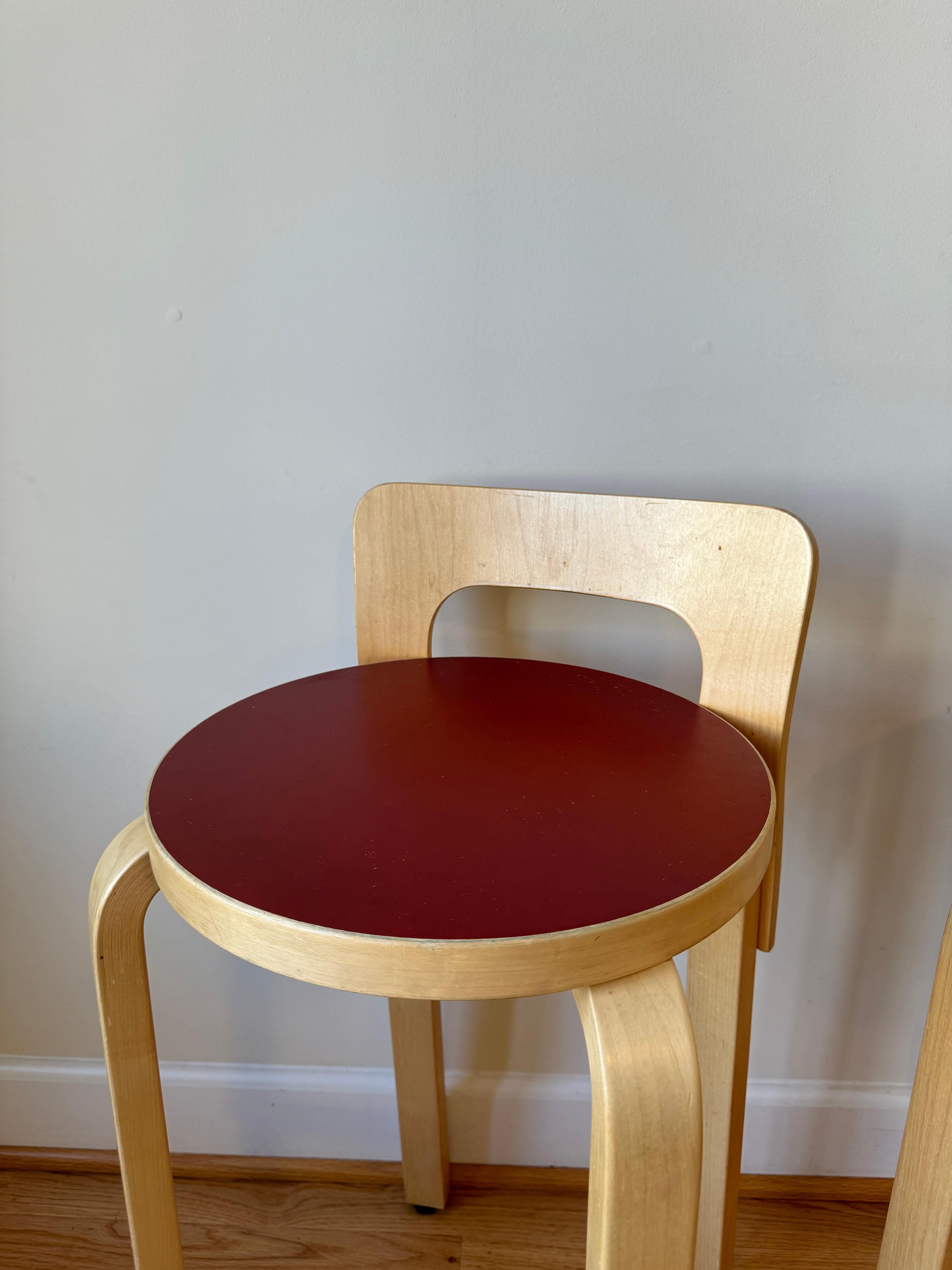High Chair K65 von Alvar Aalto für Artek (Sitz aus rotem Linoleum) 1