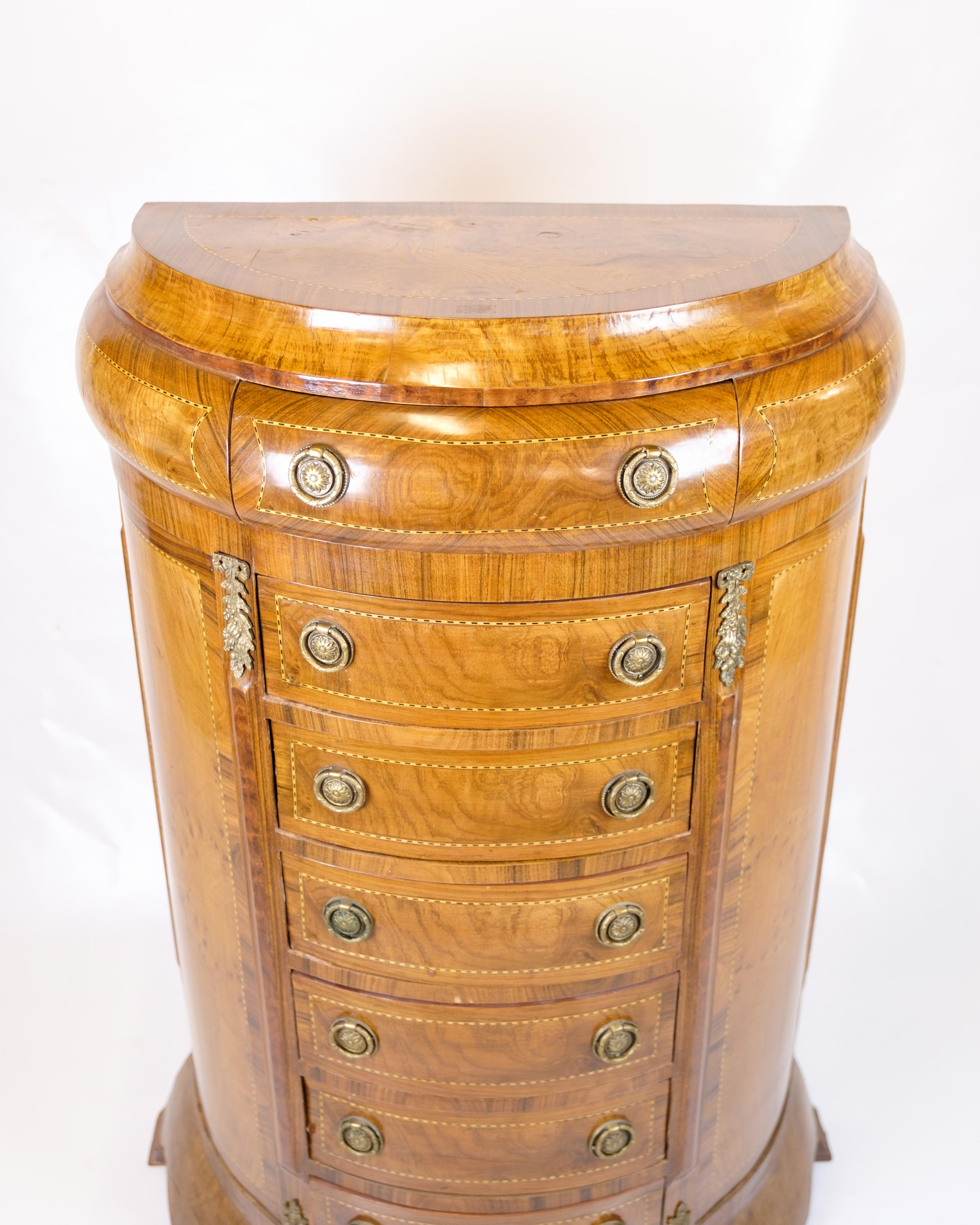 Antique high chest of drawers from the 1890s made in the Klunke style. The chest of drawers is made of rosewood with a beautiful curved front and original brass handles.

Style: Klunke style
Period: 1890s
Materials: rosewood, brass handles
Details: