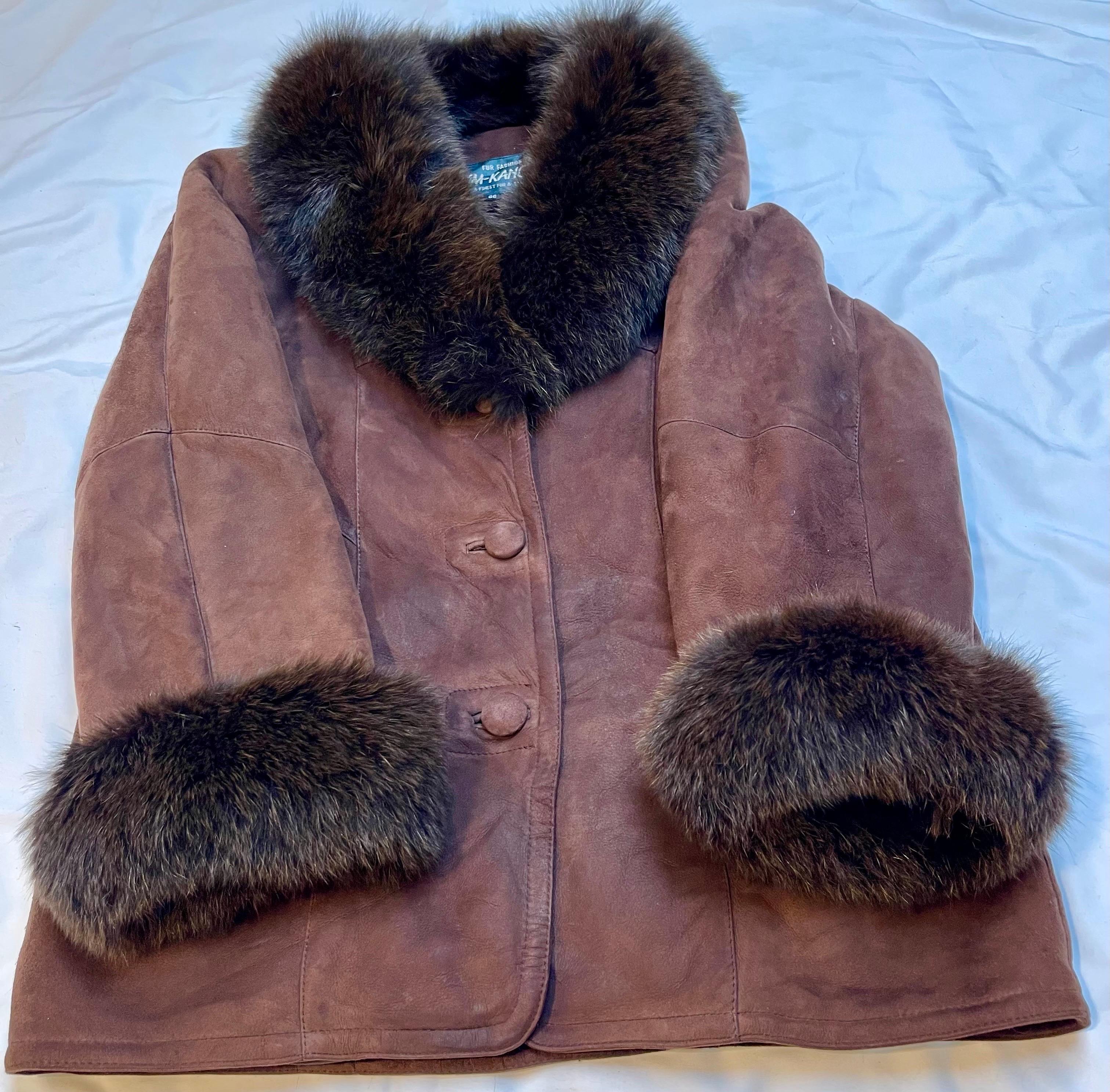  Winter ·  Genuine Fur · Genuine Leather · Shearling · Casual · Bomber, Real Fur
Super-insulating extra fine quality 
almost new ! super excellent condition
Tag Reads 
World's Finest Fur and Skin
Size 66
27 inch long 
21 Inch wide at the