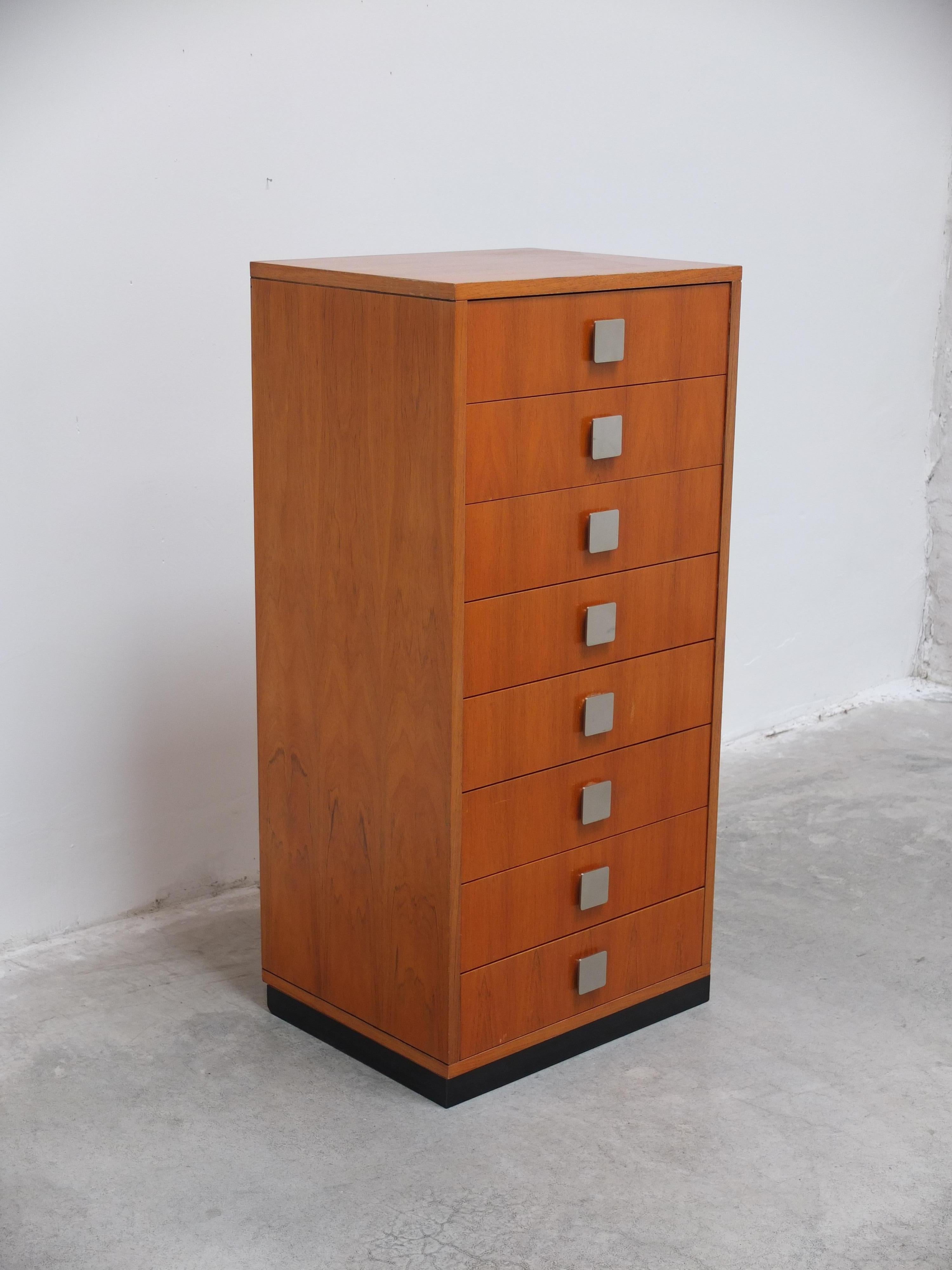 Mid-Century moderno Armadio a cassetti alti di Alfred Hendrickx per Belform, anni '60 in vendita