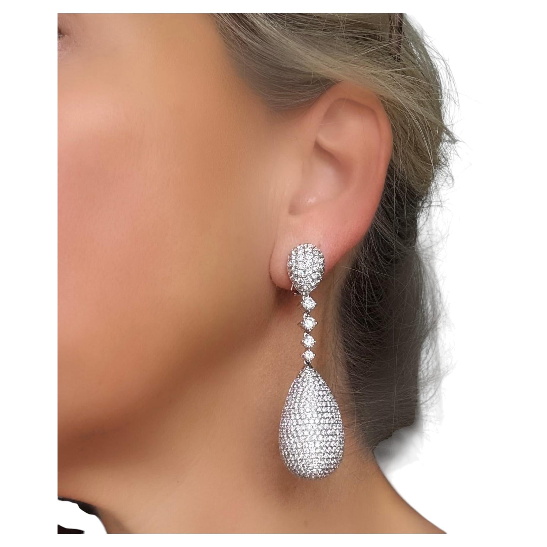 Boucles d'oreilles pendantes haut de gamme en or blanc 18Kt avec 12,68cttw de diamant