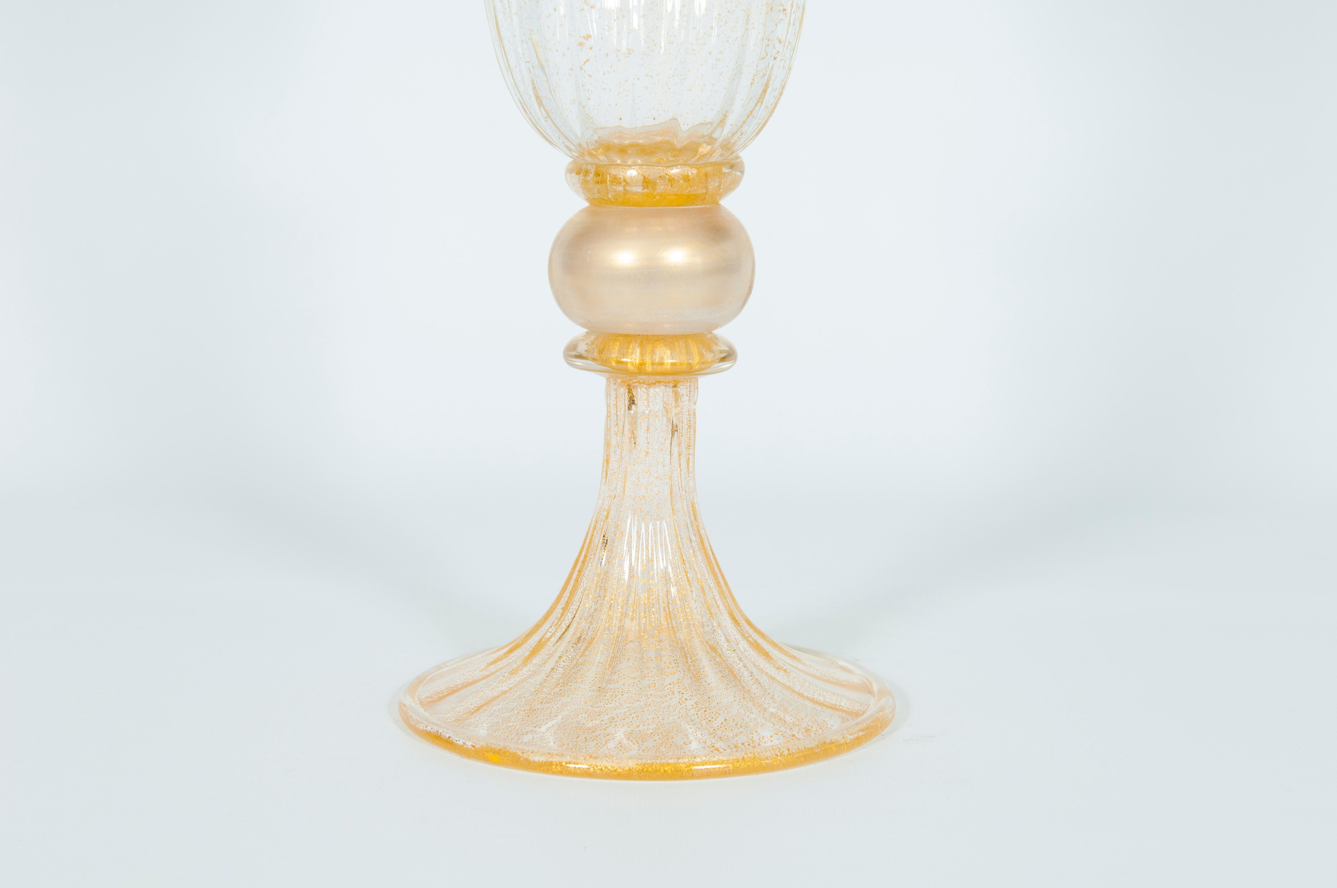 Néo-baroque Gobelet haut de gamme en verre de Murano avec couvercle et finitions dorées, Italie, années 1960 en vente