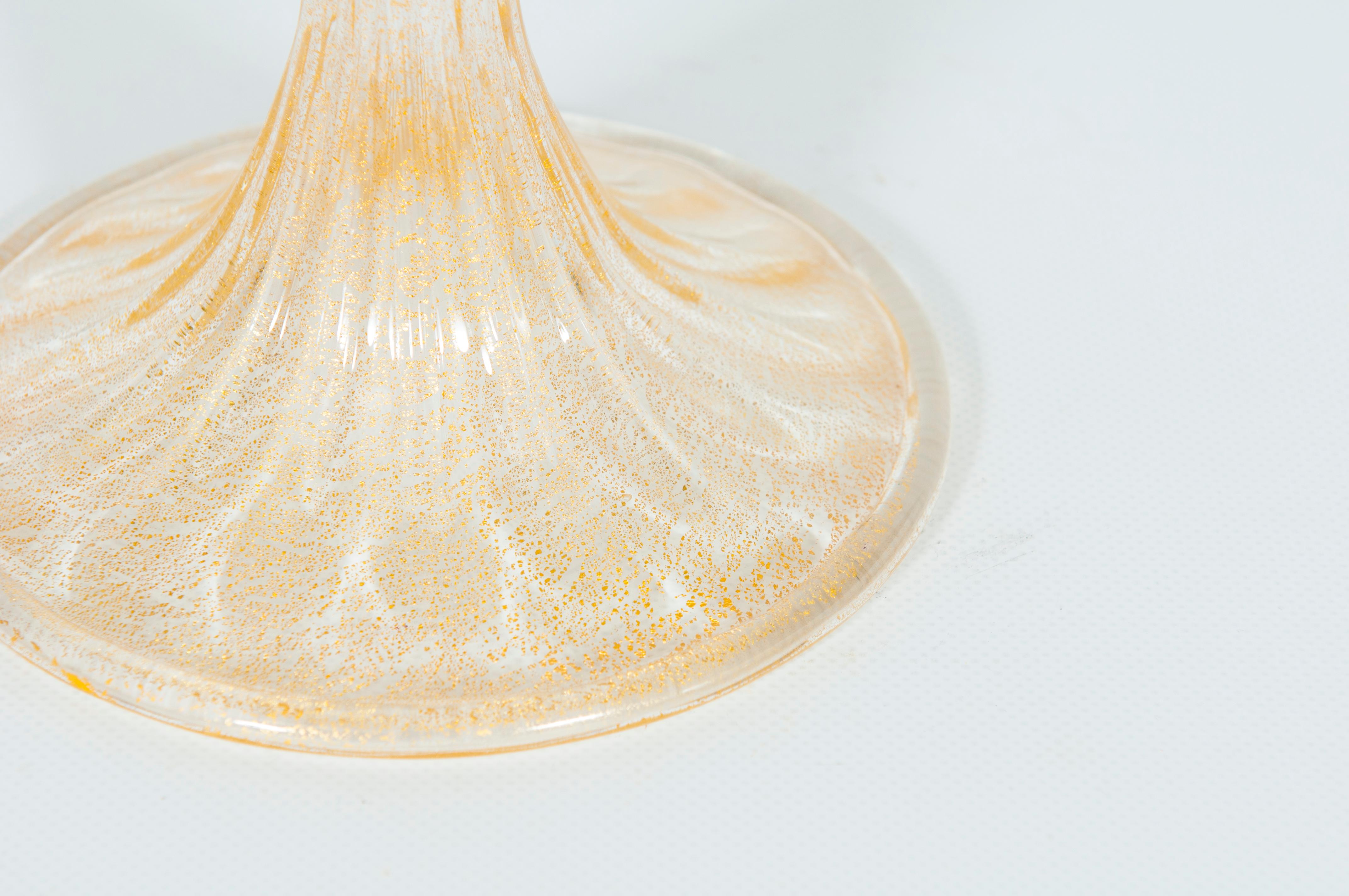 Fait main Gobelet haut de gamme en verre de Murano avec couvercle et finitions dorées, Italie, années 1960 en vente