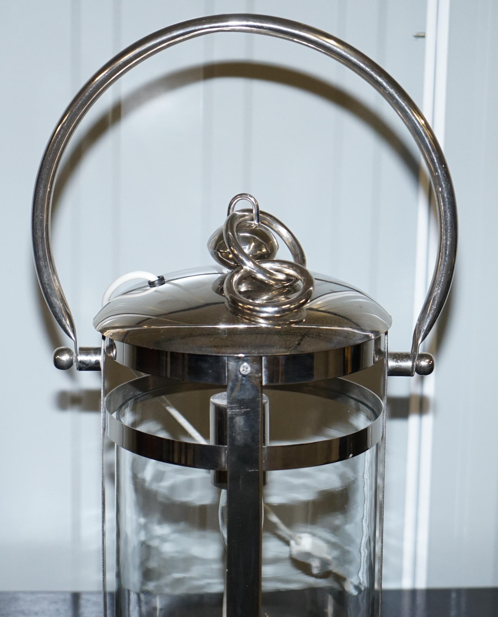 Haut de gamme avec deux verres cylindriques suspendus chromés pour suspension de table ou lanternes de tempête en vente 10