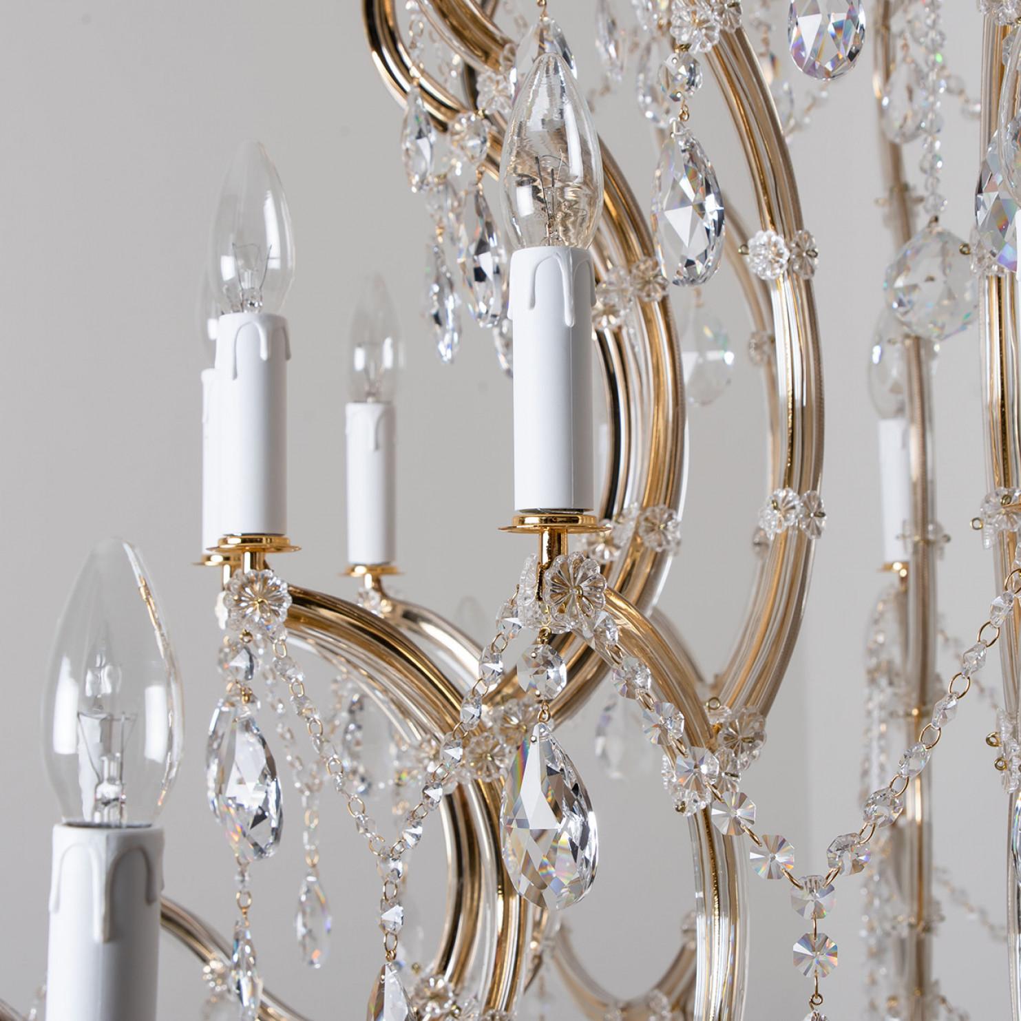 High-End XL Maria Theresa Gold Plated Swarovski Chandelier In Good Condition For Sale In Rijssen, NL