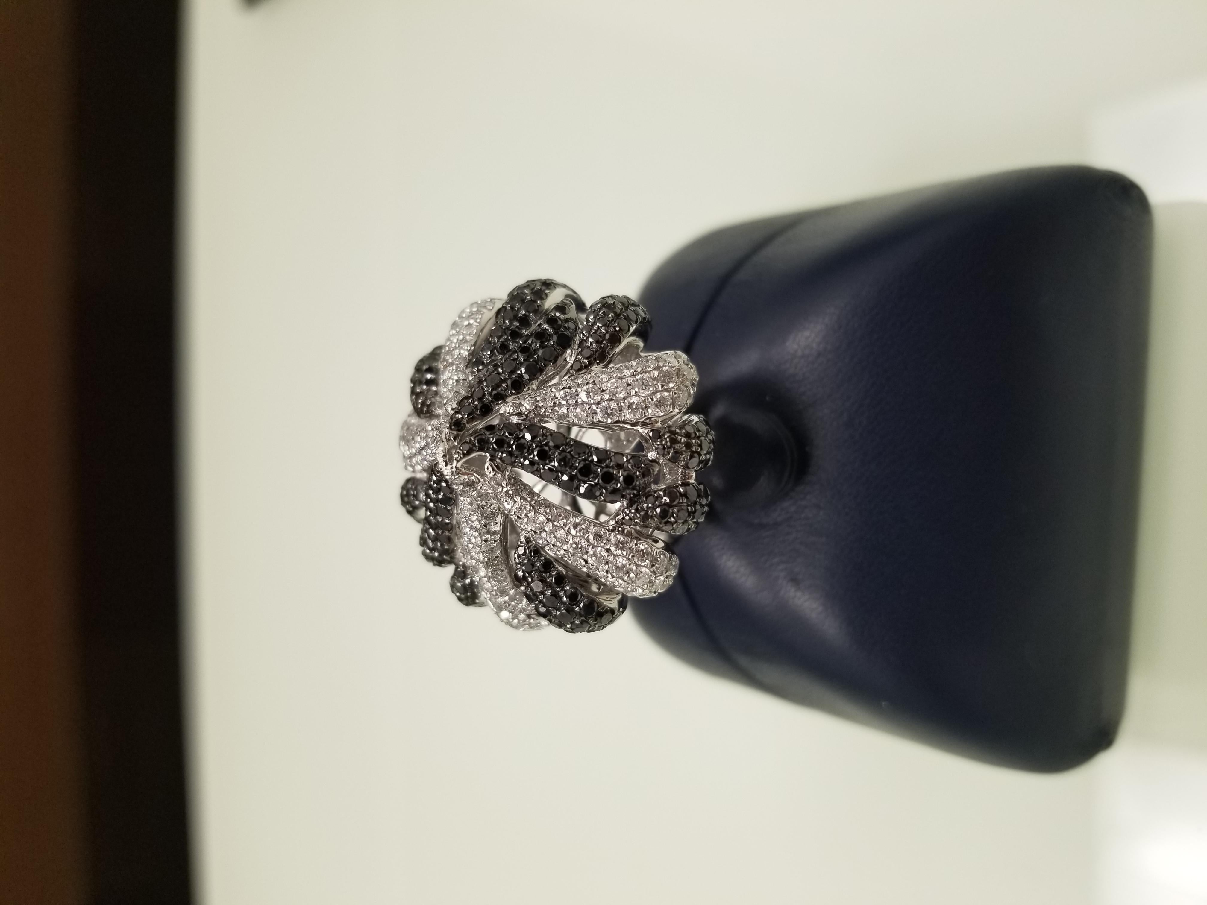 High fashion black & white diamond ring In New Condition For Sale In Astoria, NY
