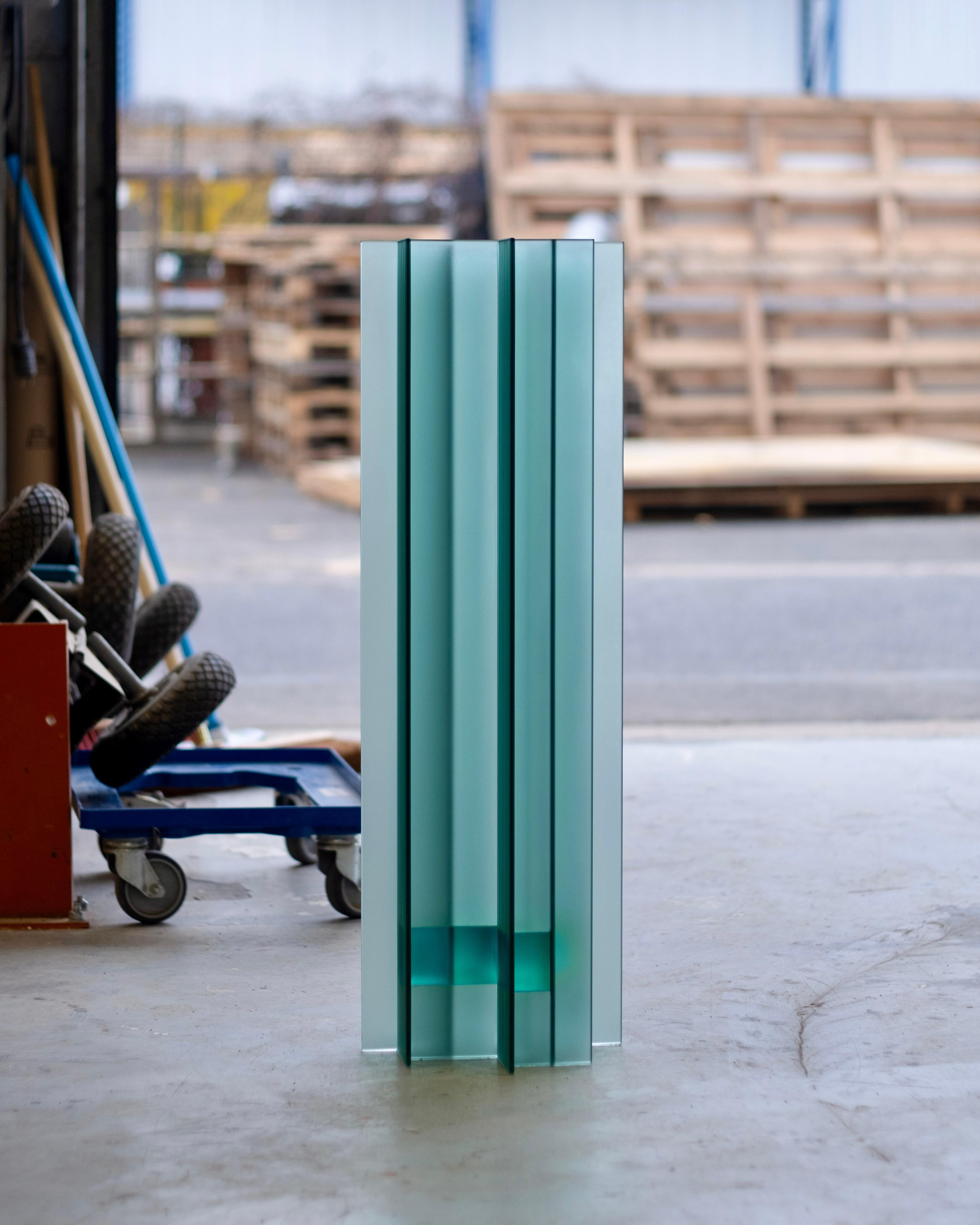XXI secolo e contemporaneo Vaso alto in vetro 90 di Maxime Louis-Courcier in vendita