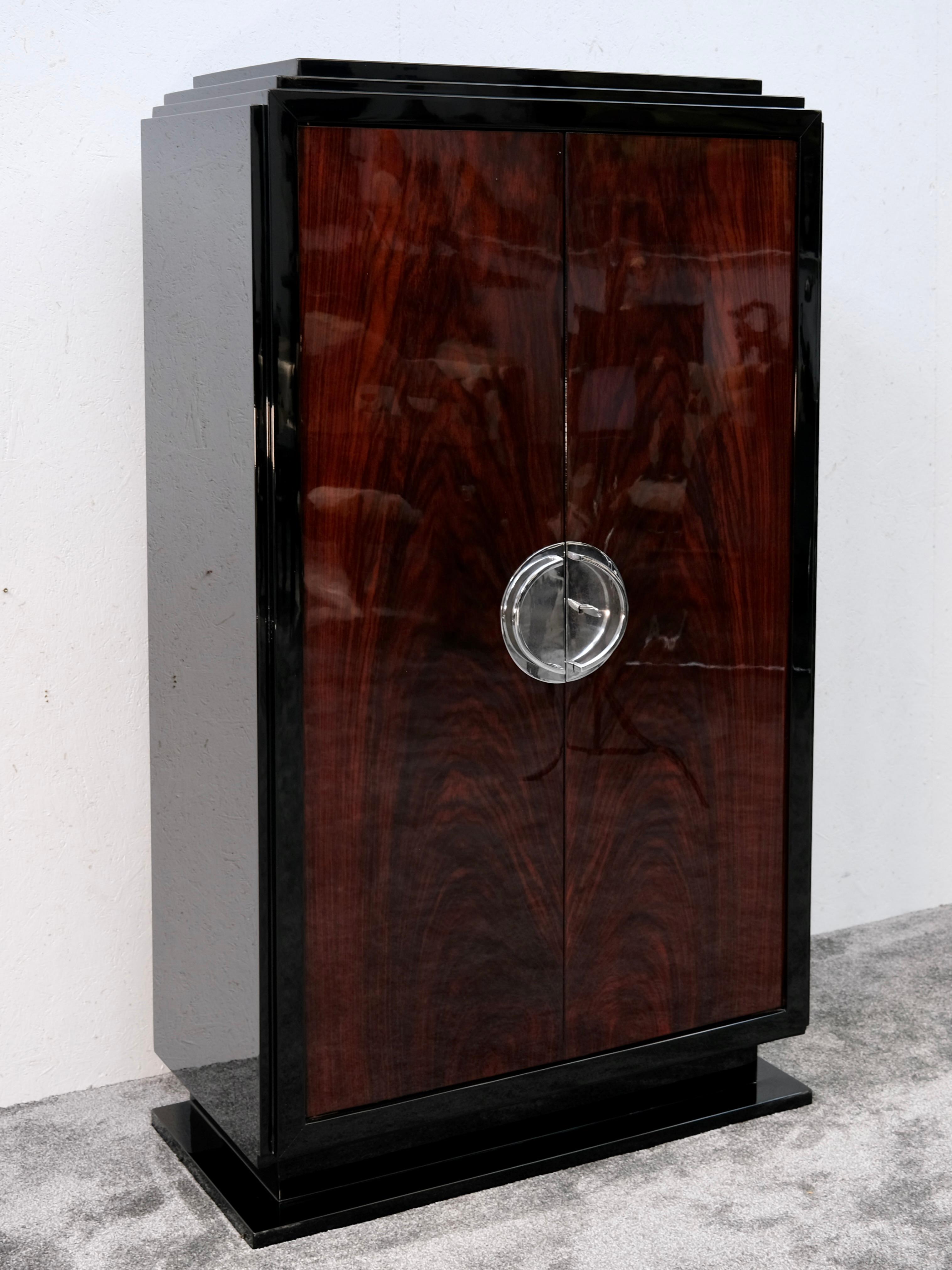 French High-Gloss Art Deco Cabinet in Lacquer with Chrome Handle, France 1930s For Sale
