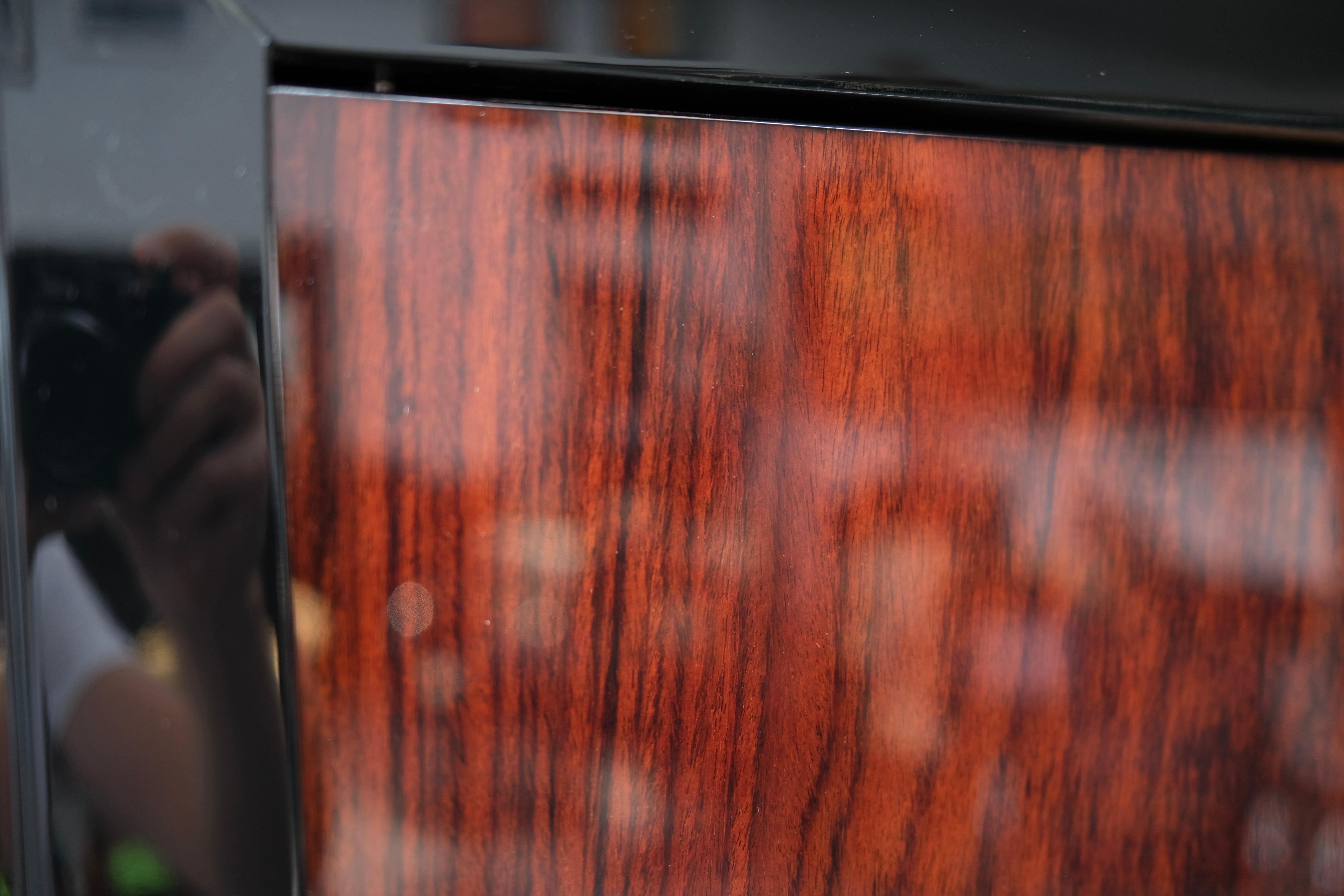 High-Gloss Art Deco Cabinet in Lacquer with Chrome Handle, France 1930s In Good Condition For Sale In Ulm, DE