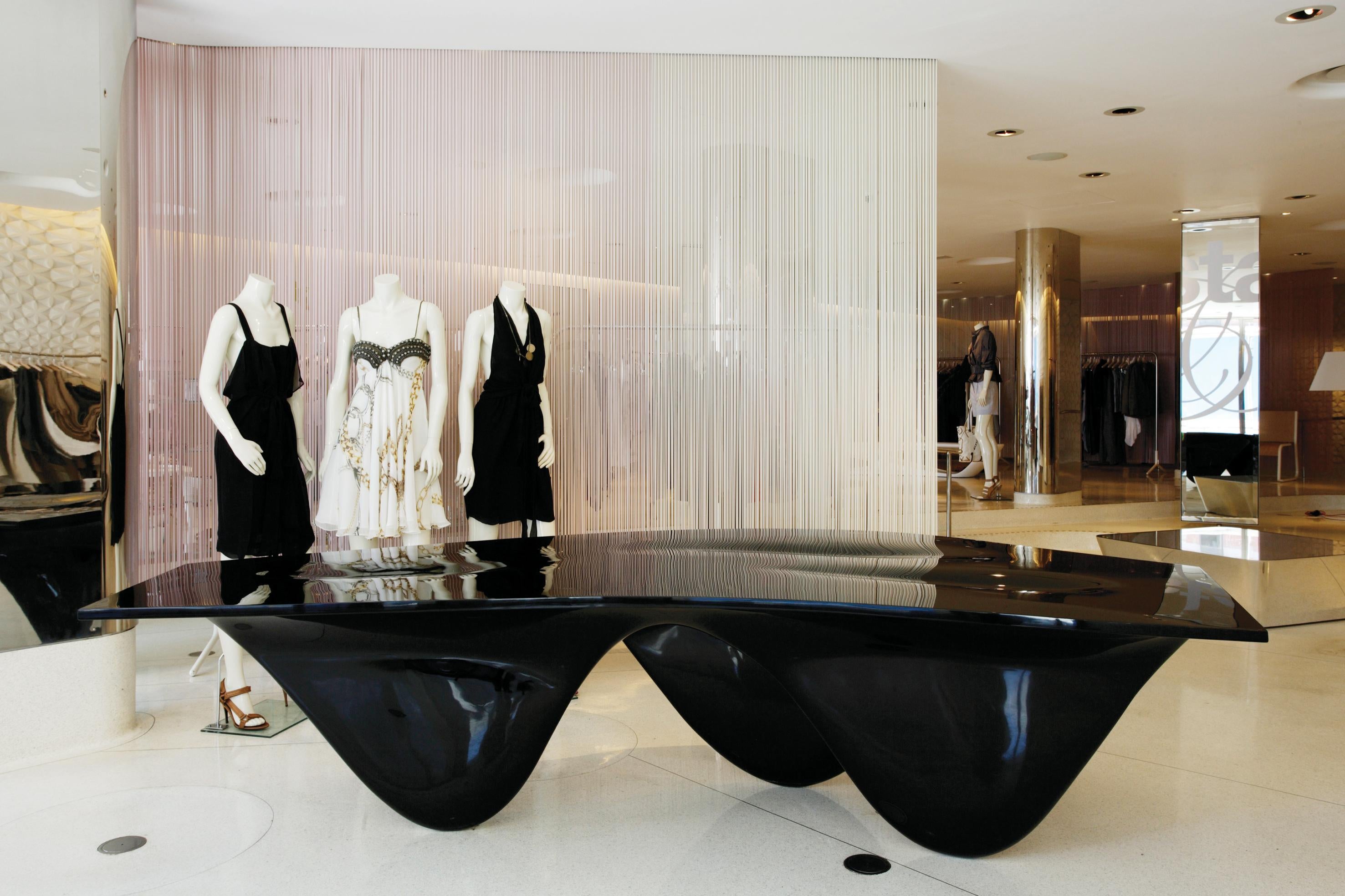 Moderne Table Aqua à haute brillance noire de Zaha Hadid pour Established & Sons en vente