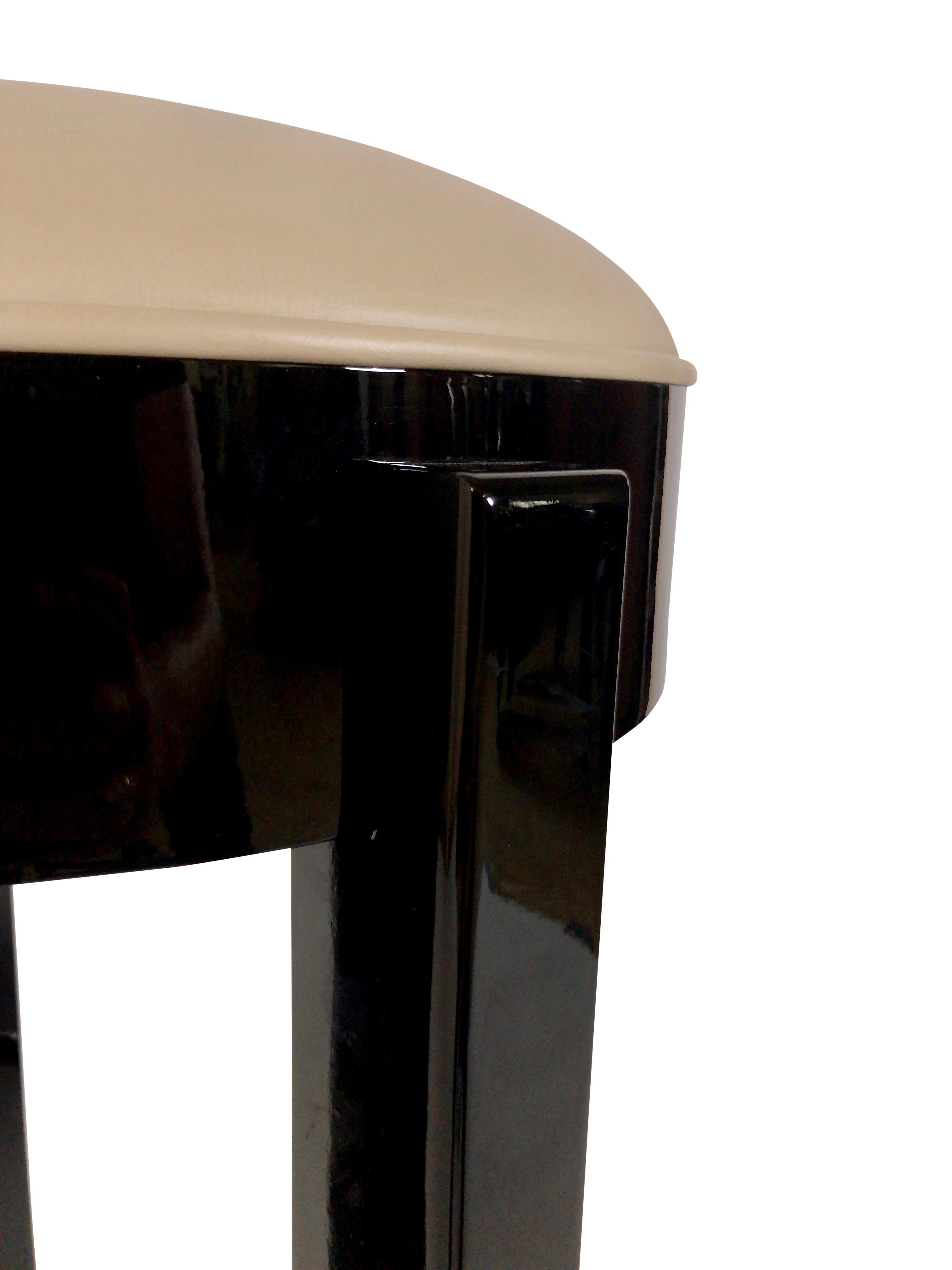 Tedesco Sgabello da bar in lacca di pianoforte nera ad alta lucentezza nello stile dell'Art Deco francese in vendita
